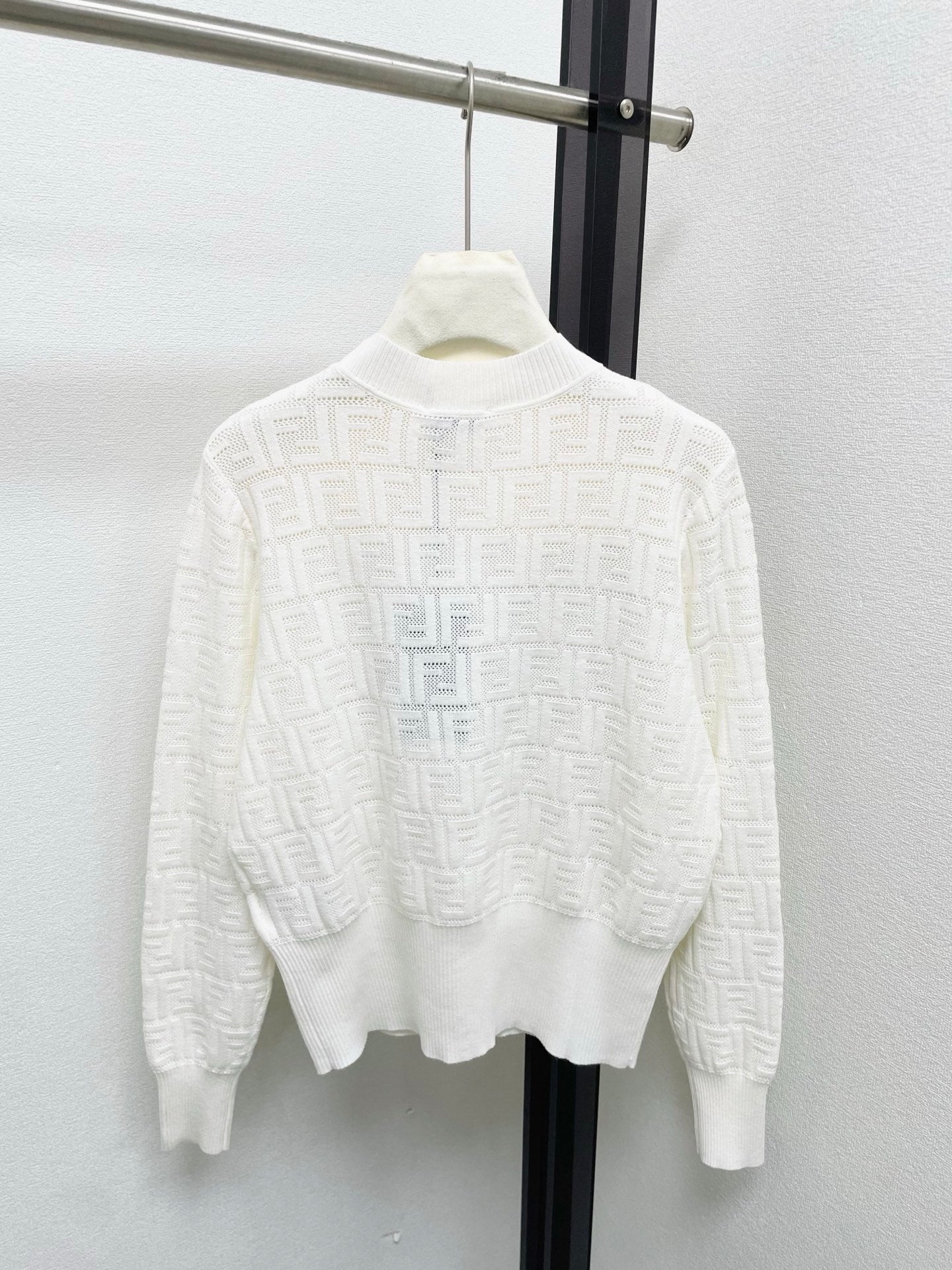 V-NECK KNIT CARDIGAN
