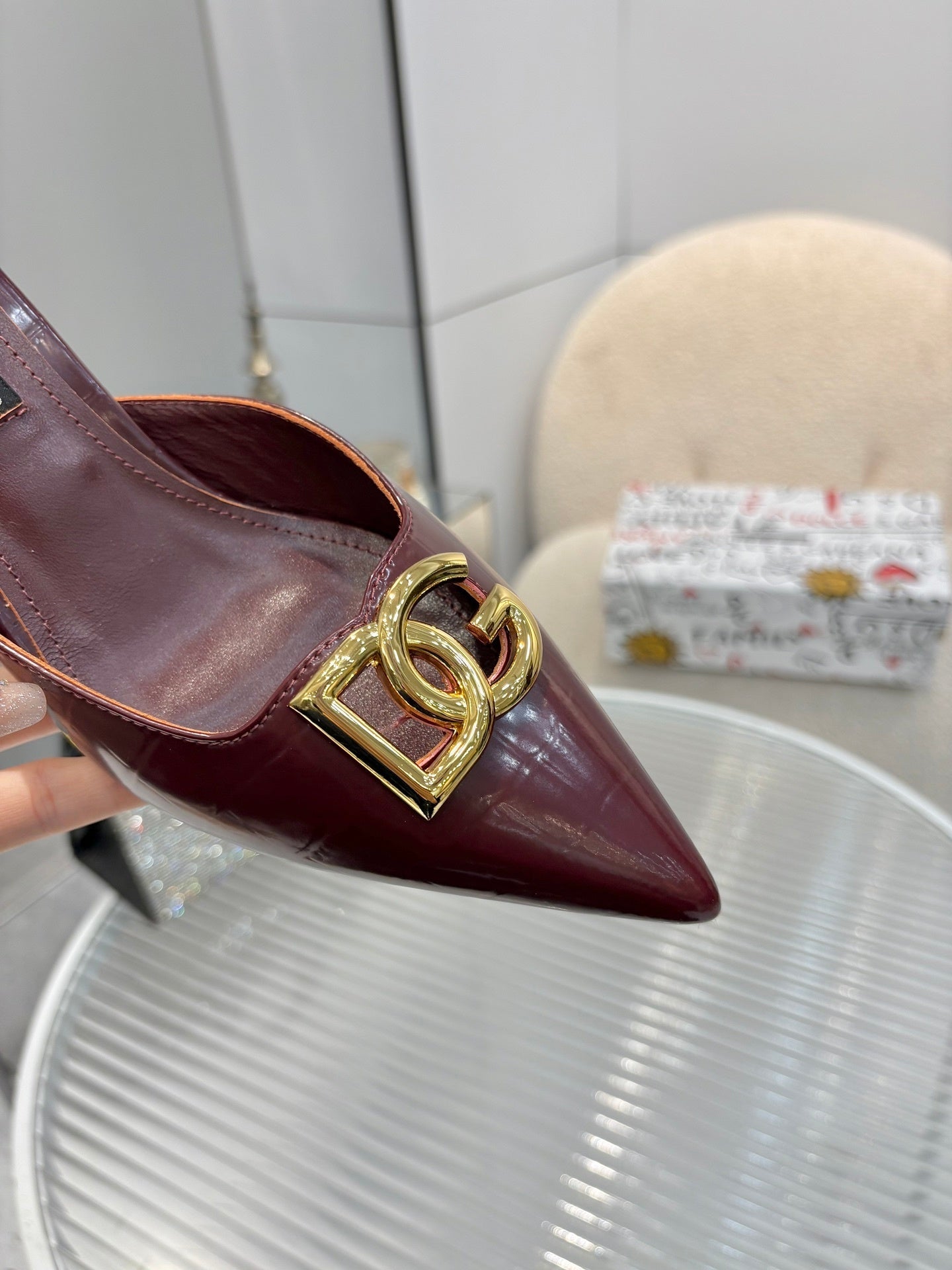 LOGO POINTED TOE MULES – BURGUNDY EDITION