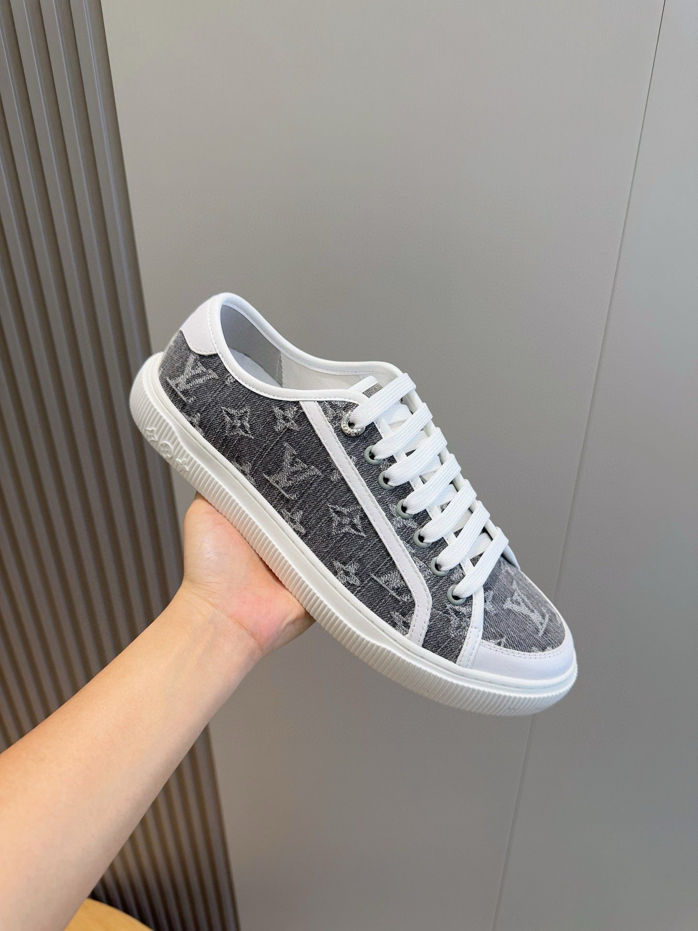 GREY MONOGRAM LOW-TOP SNEAKERS