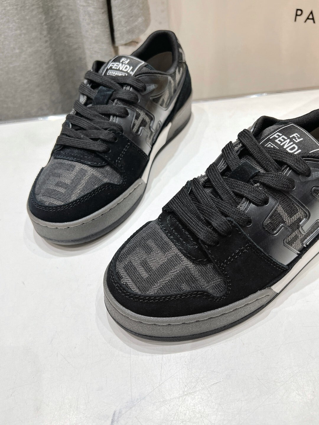 BLACK LOW-TOP URBAN SNEAKERS WITH TONAL DETAILING