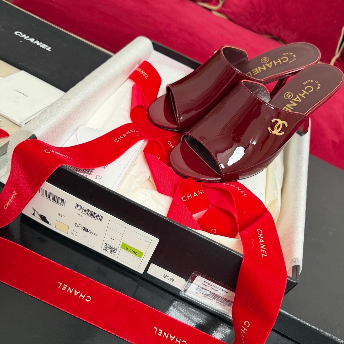 PATENT LEATHER LOGO OPEN-TOE MULE HEELS