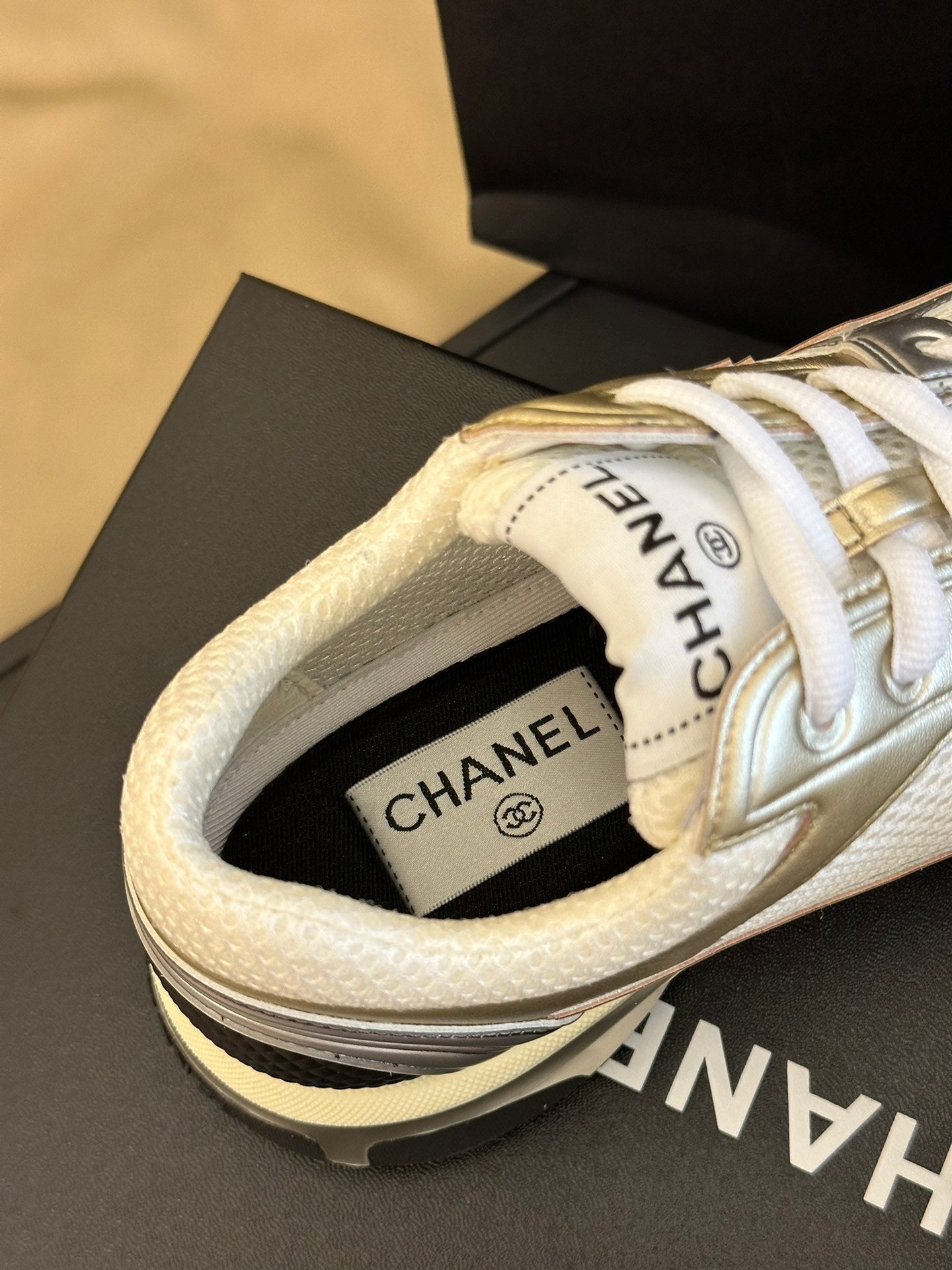 METALLIC PANEL CHUNKY RUNNER SNEAKERS