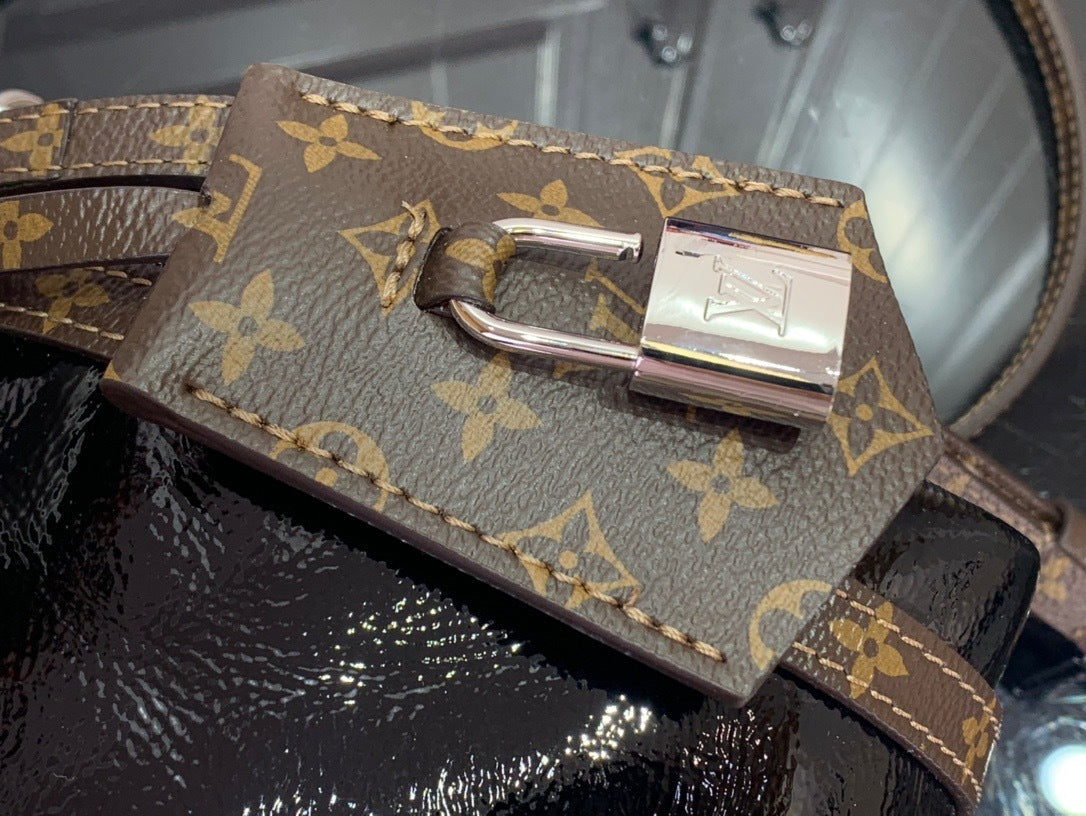 SLEEK ZIP SHOULDER BAG