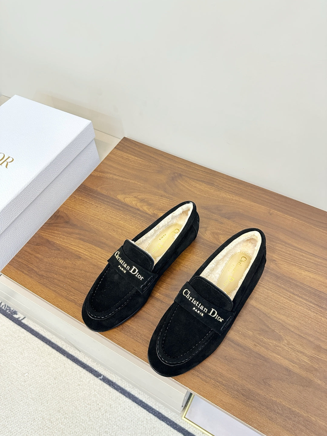 SCHWARZE WILDLEDER-LOAFER MIT FELLFUTTER