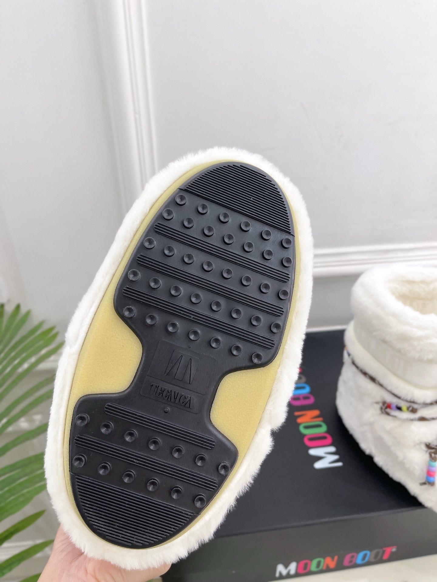 WHITE FAUX FUR LINED WINTER BOOTS WITH BEADED LACES