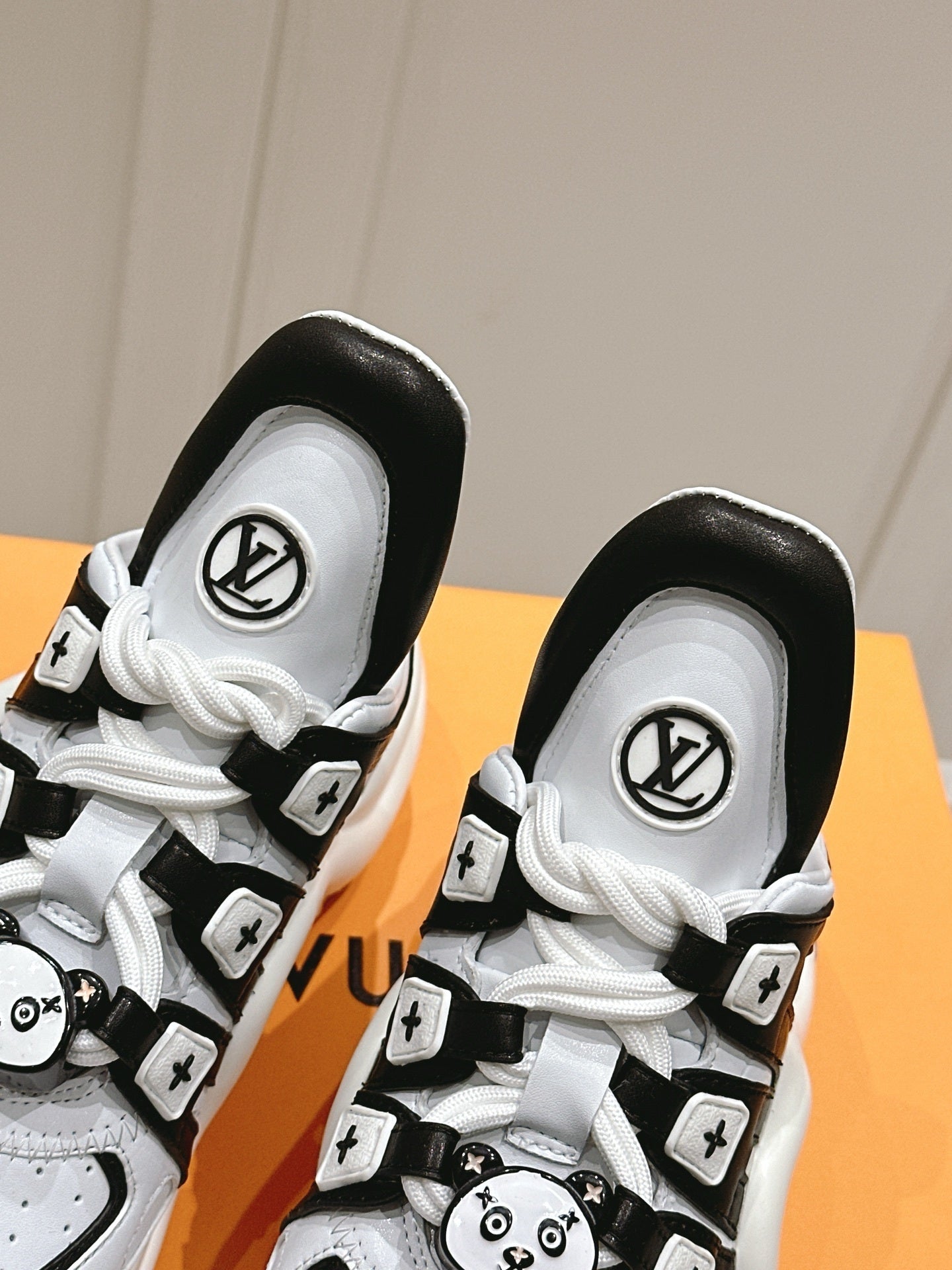 BLACK WHITE CHUNKY SNEAKERS