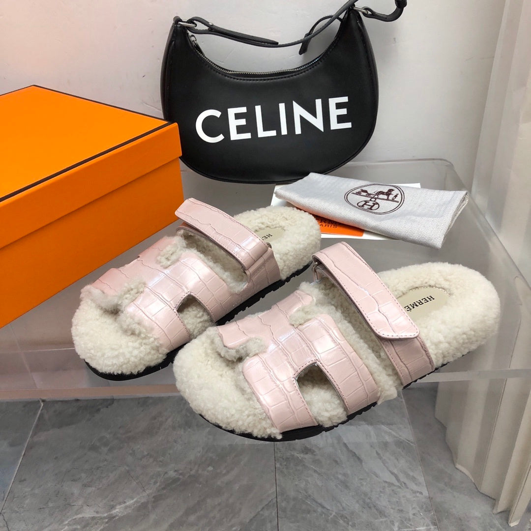 BLUSH SHEARLING SLIDE SANDALS WITH EMBOSSED STRAPS