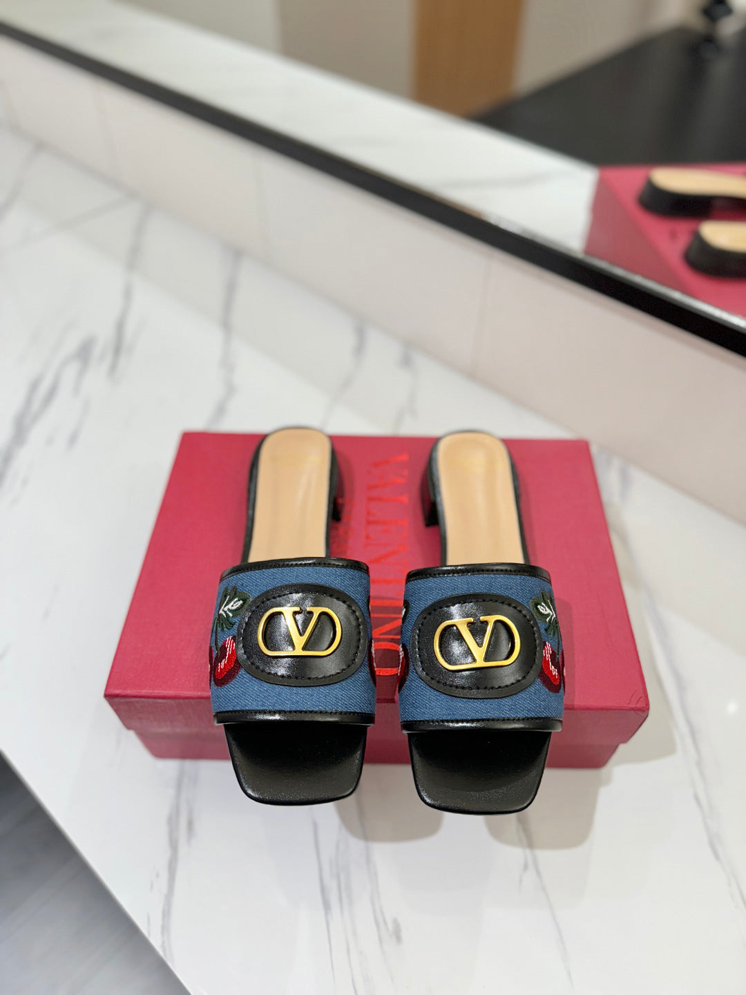 EMBROIDERED DENIM SLIDE SANDALS WITH CHERRY DETAIL – BLUE & BLACK