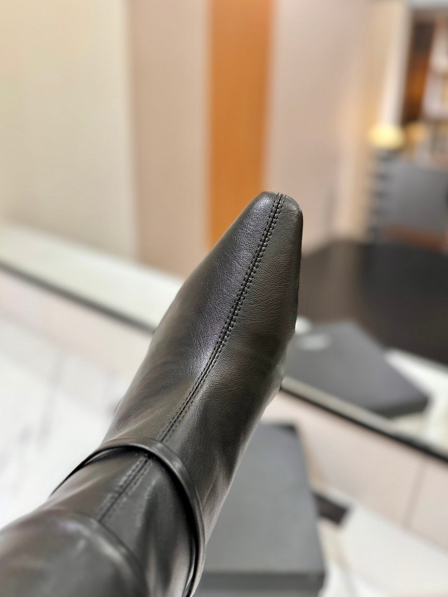 BLACK POINTED HEEL BOOTS