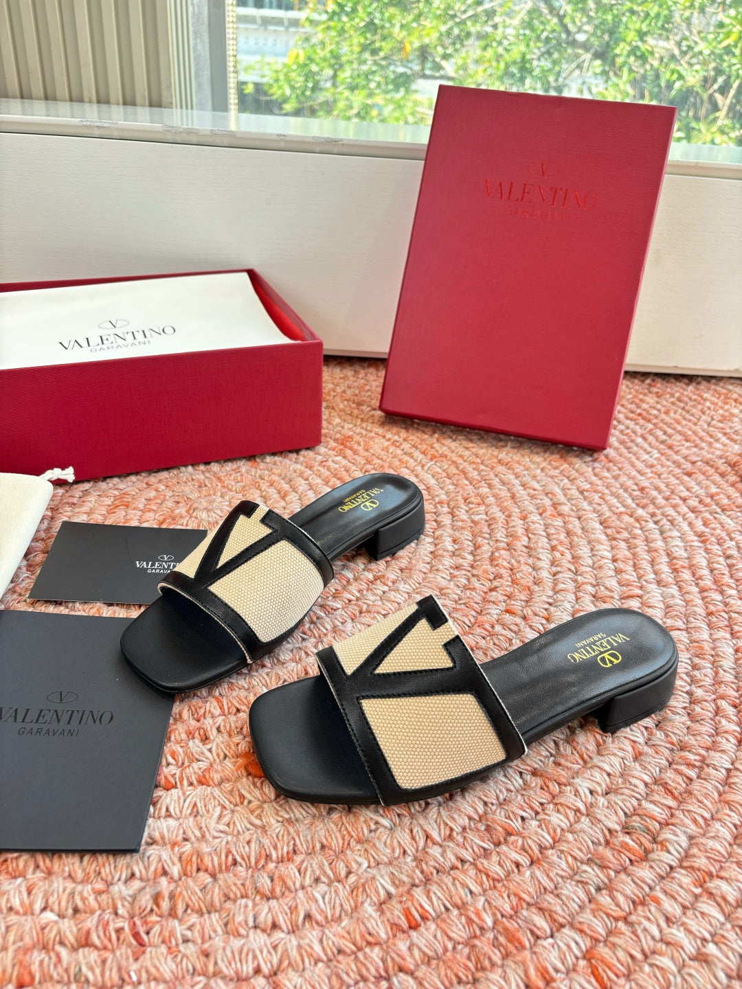 VALENTINO GARAVANI V-LOGO CANVAS SLIDE SANDALS – BLACK & BEIGE
