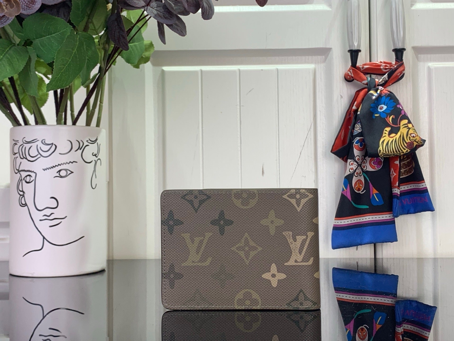 CLASSIC BIFOLD WALLET