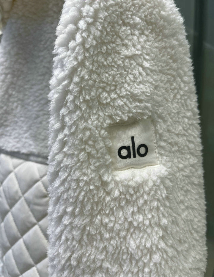 CHAQUETA DE PELUCHE CORTA CON PANELES ACOLCHADOS