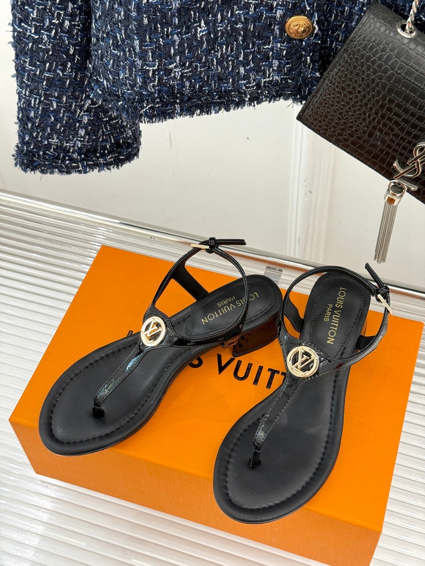 PATENT T-STRAP MEDALLION SANDALS – BLACK