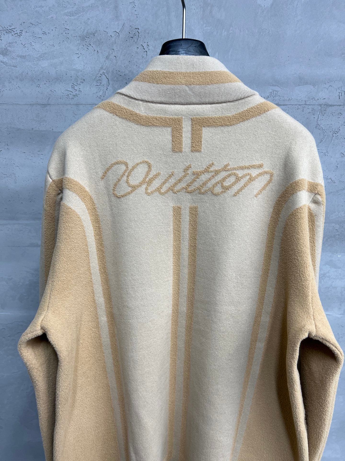 ZIP-UP KNIT JACKET WITH CONTRAST PANEL DESIGN