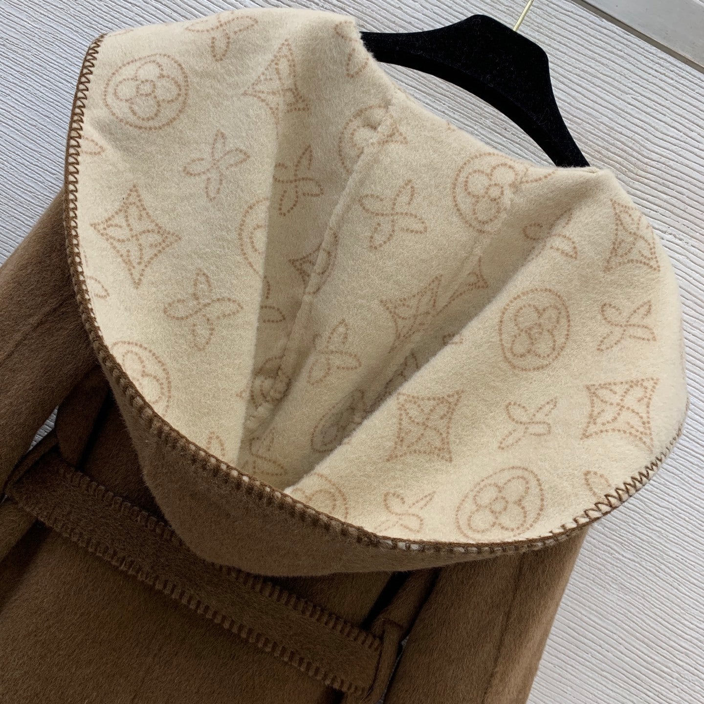 BELTED HOODED COAT WITH FUR-TRIM SLEEVES