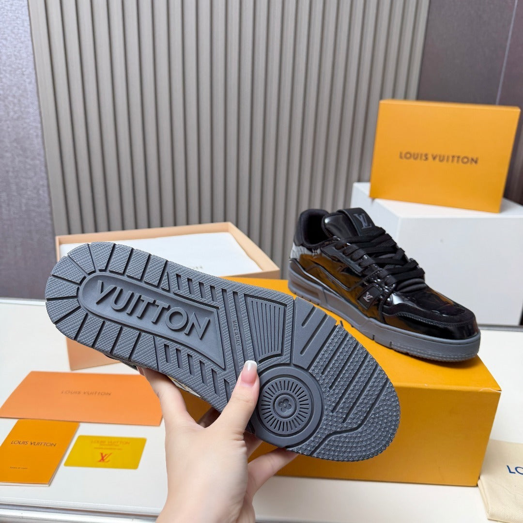 BLACK GLOSS LOW-TOP SNEAKERS WITH SCULPTED SOLE