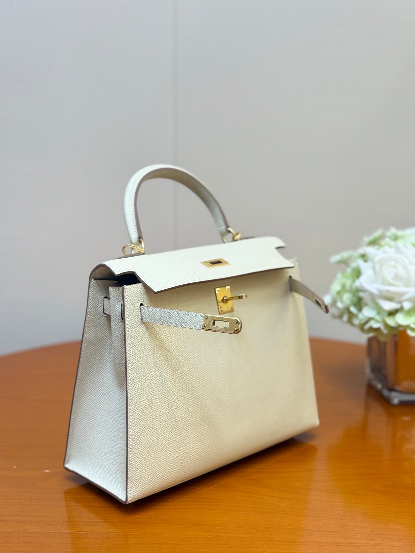 PEARL WHITE CLASSIC TOP HANDLE BAG