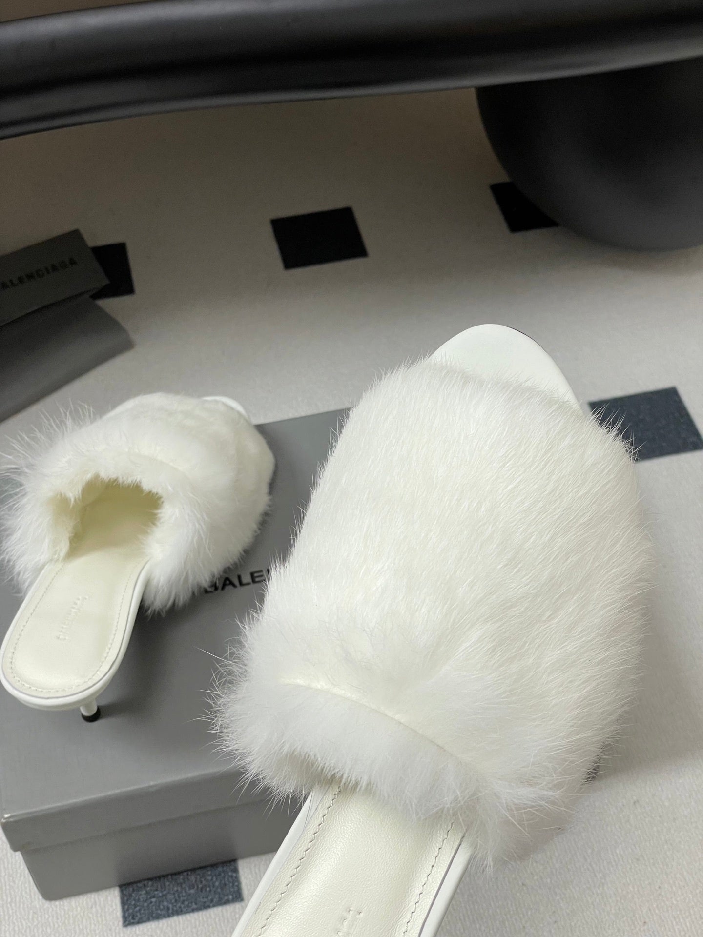 WHITE FUR STRAP MULE HEELS
