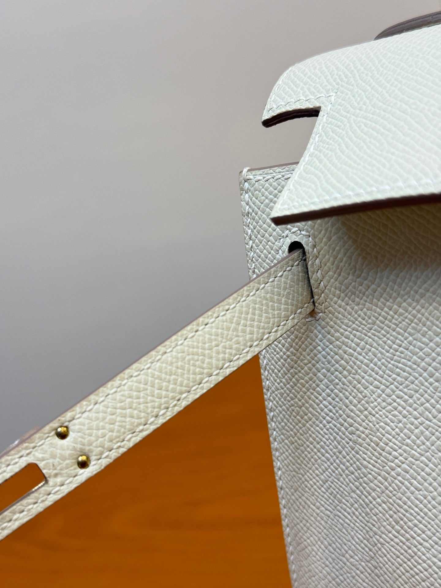 PEARL WHITE CLASSIC TOP HANDLE BAG