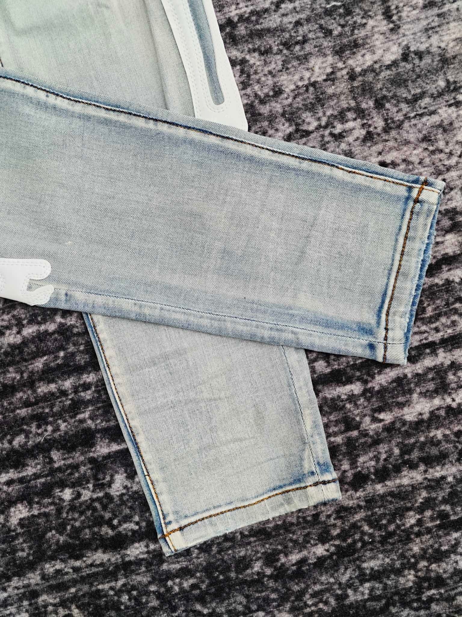 SKELETON APPLIQUÉ DISTRESSED SKINNY JEANS