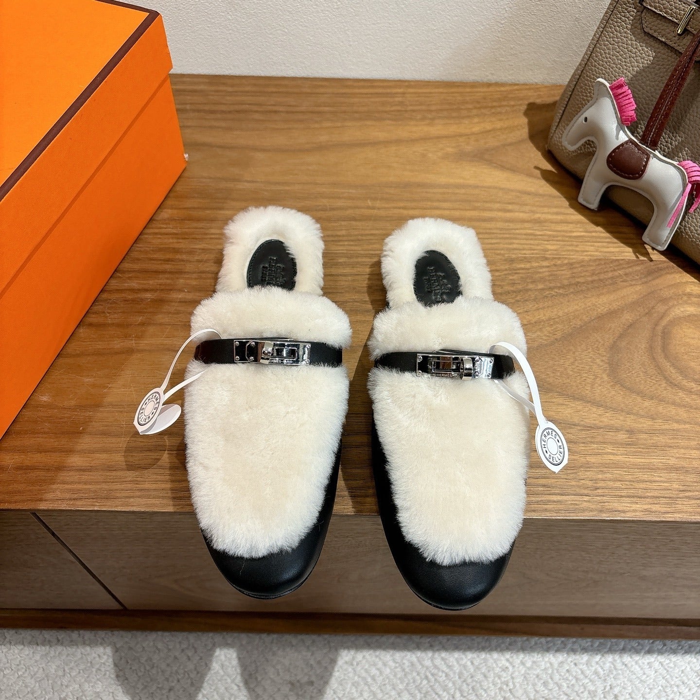 BLACK FAUX FUR LEATHER MULE SLIPPERS