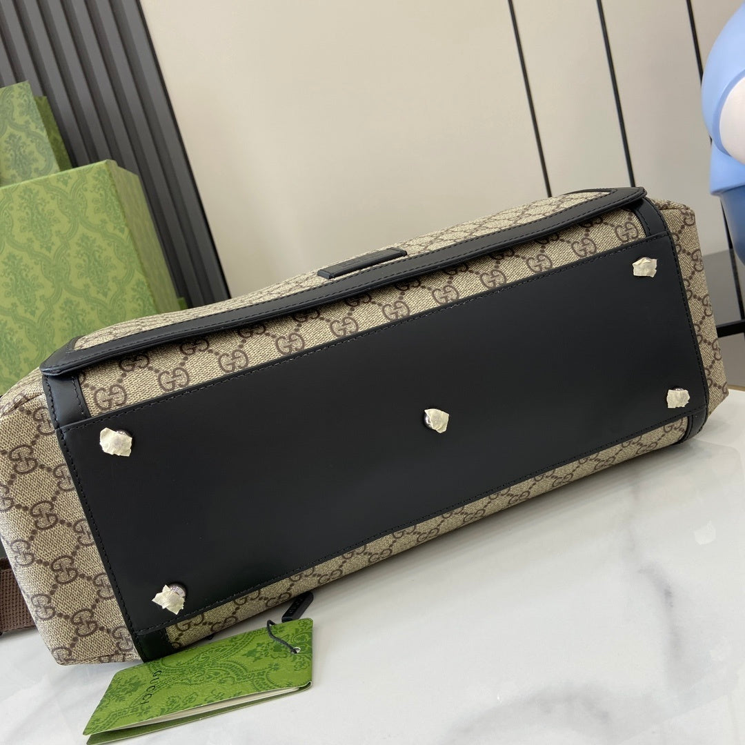 CLASSIC PATTERN MESSENGER BAG
