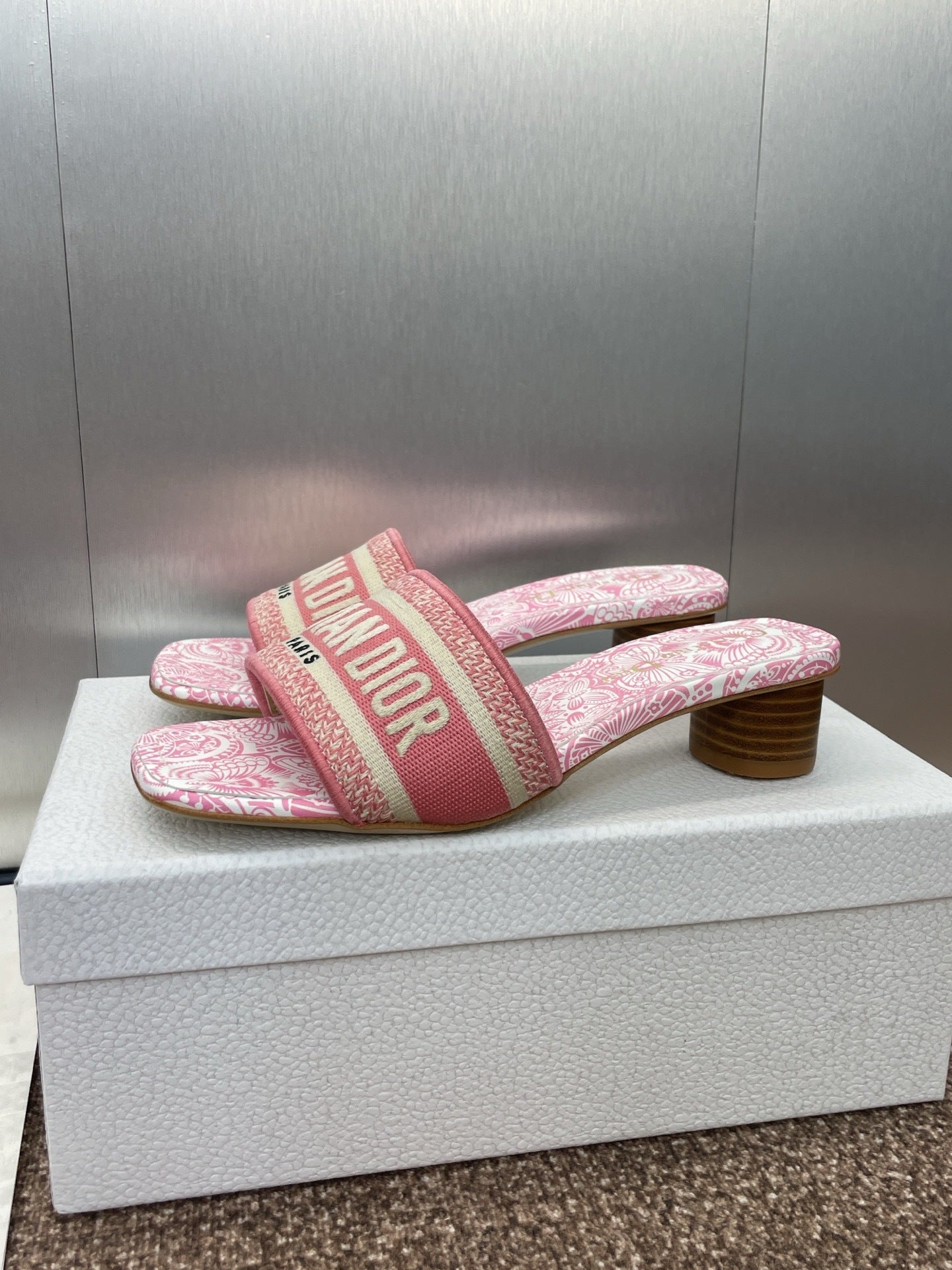 LOGO JACQUARD MID-HEEL MULES – PINK TOILE