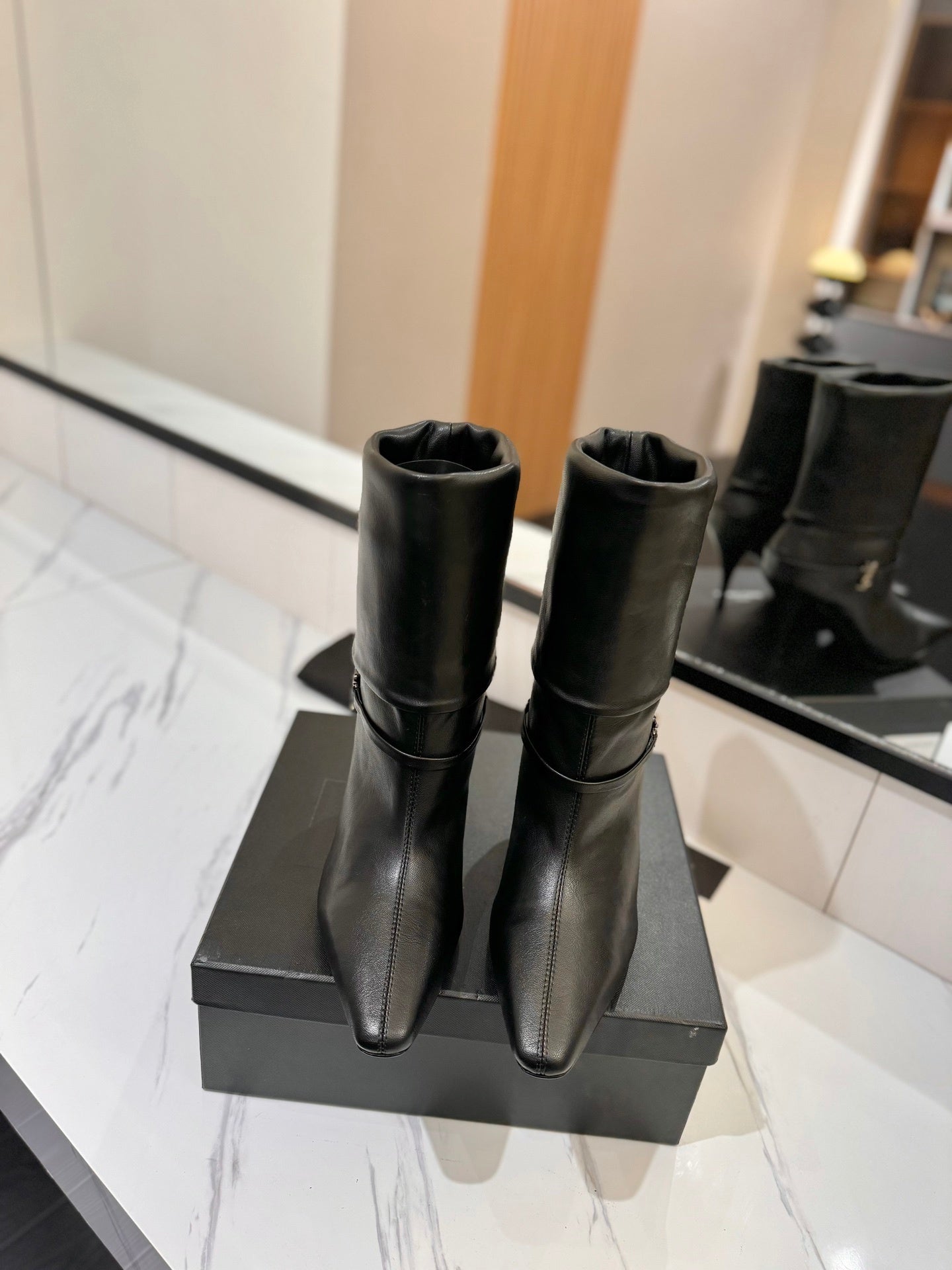 BLACK POINTED HEEL BOOTS