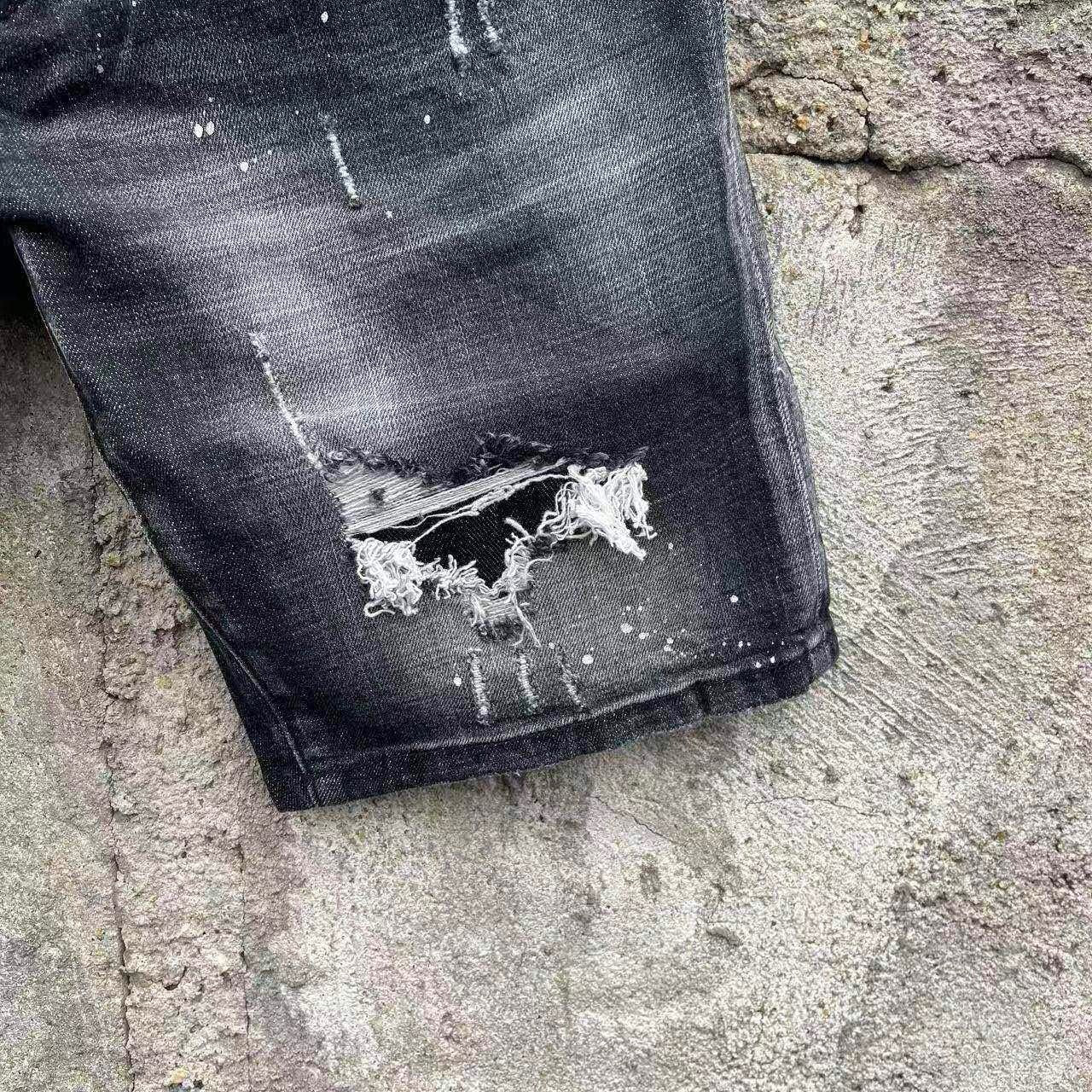 DISTRESSED ZIP DENIM SHORTS