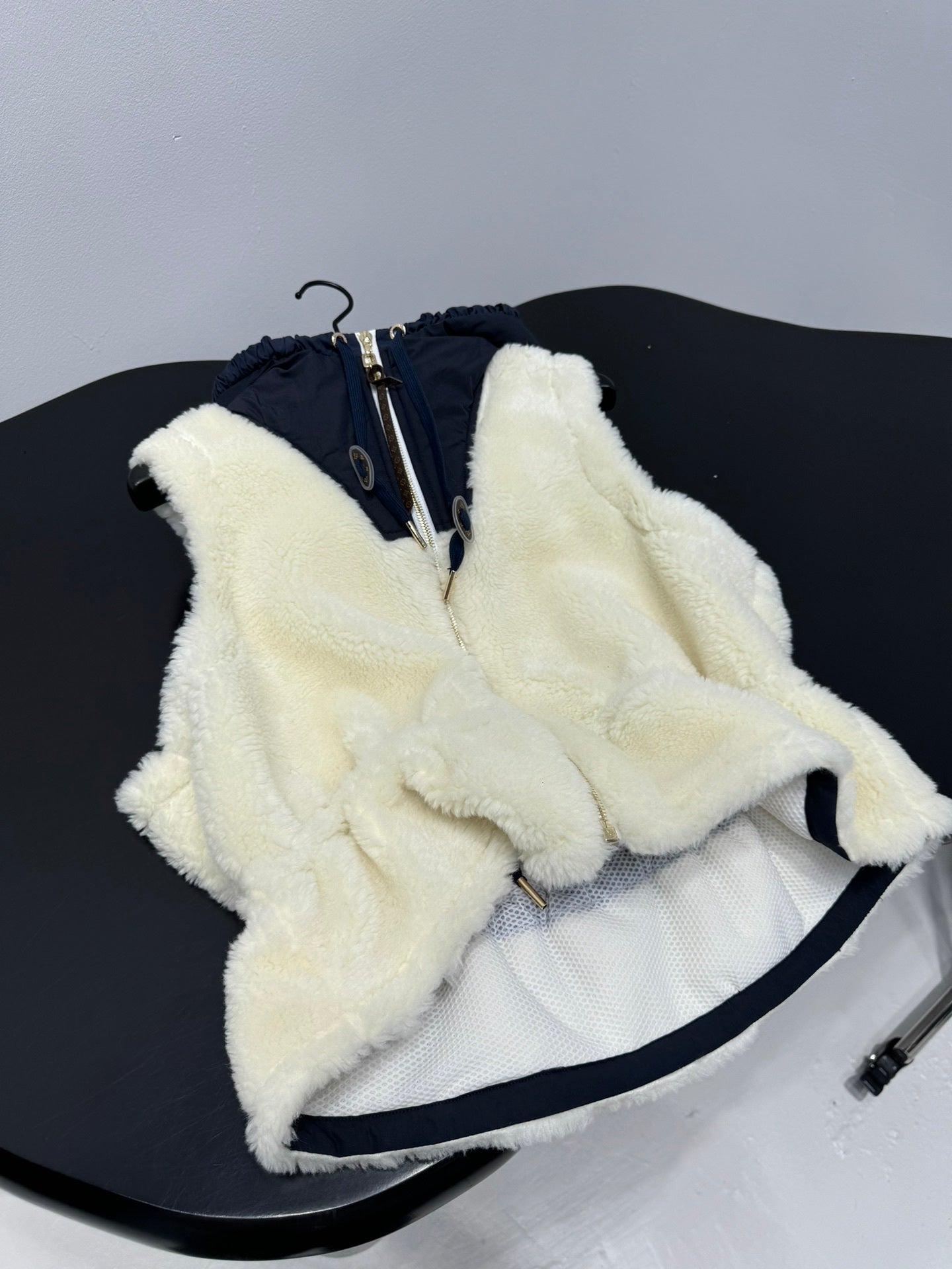 HOODED SHERPA ZIP VEST