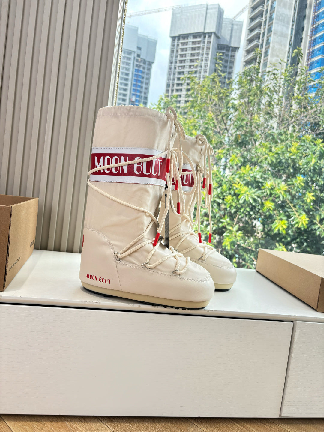 INSULATED LACE-UP WINTER BOOTS