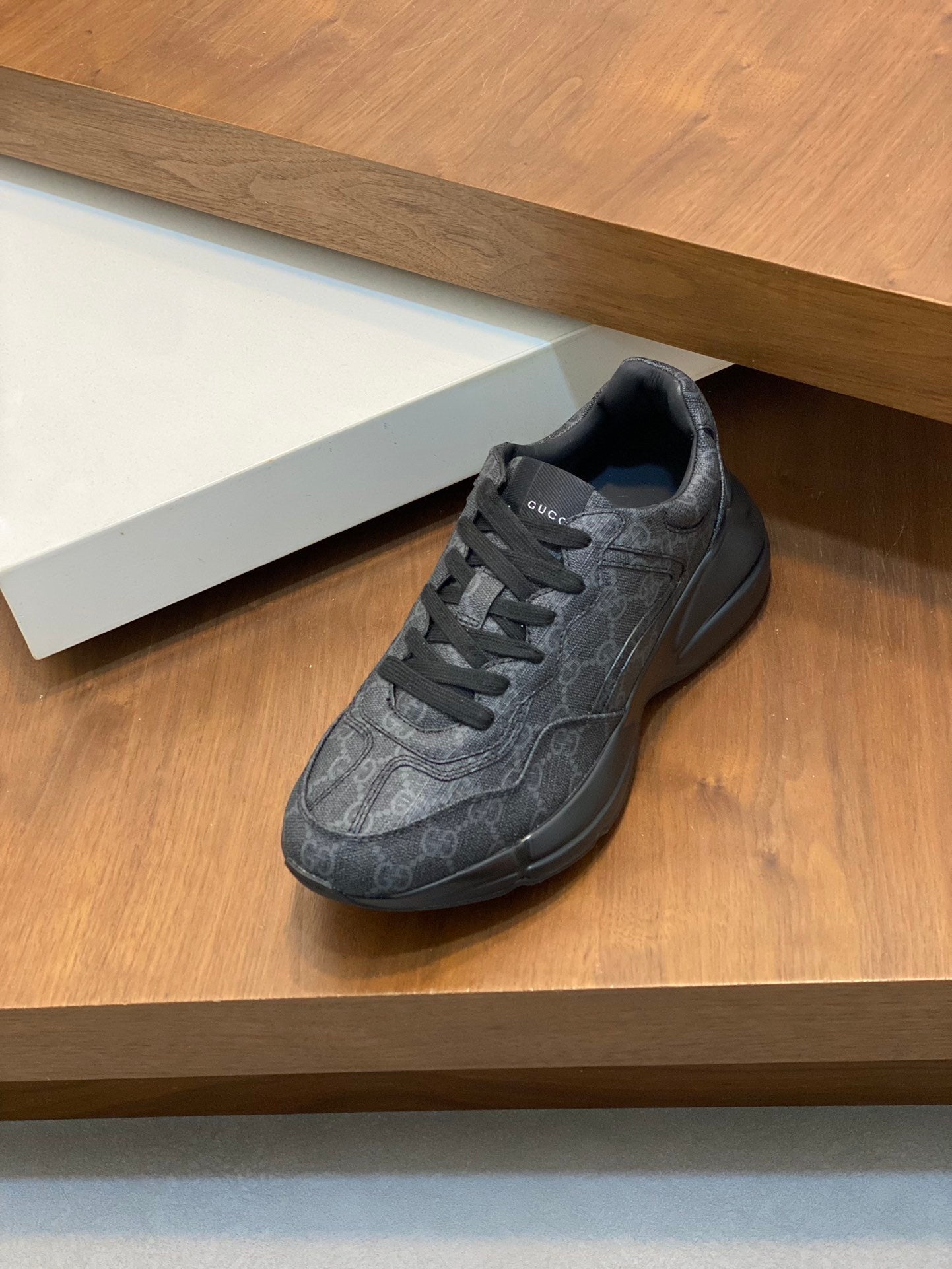 BLACK TEXTURED LOW-TOP SNEAKERS