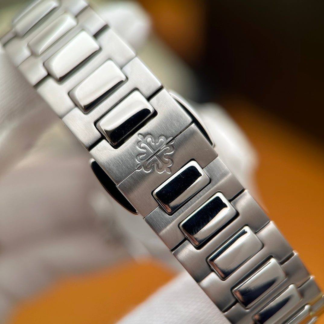 LUXURY STAINLESS STEEL DIAMOND WATCH
