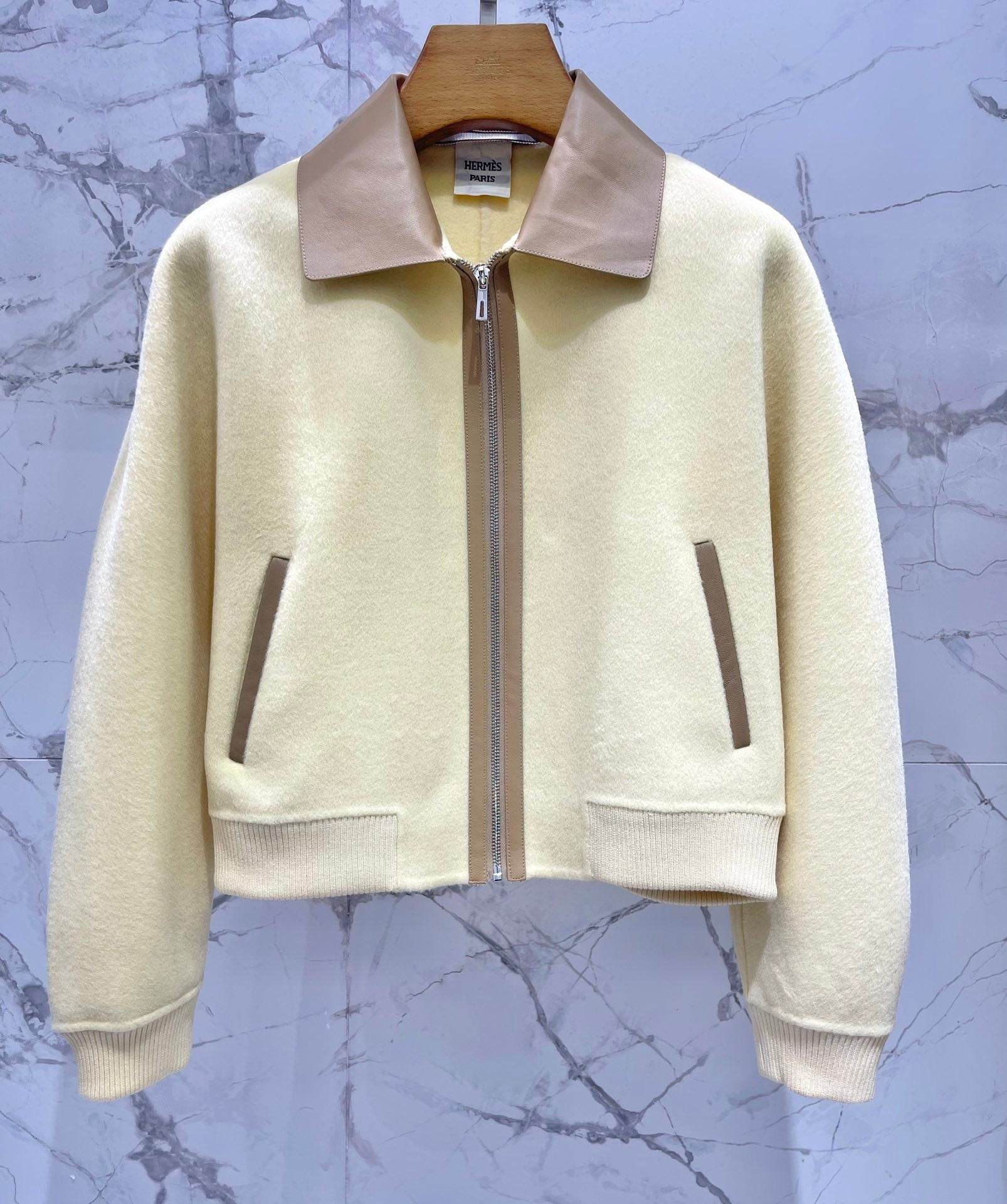 CROPPED ZIP-UP JACKETS WITH CONTRAST COLLAR DETAIL