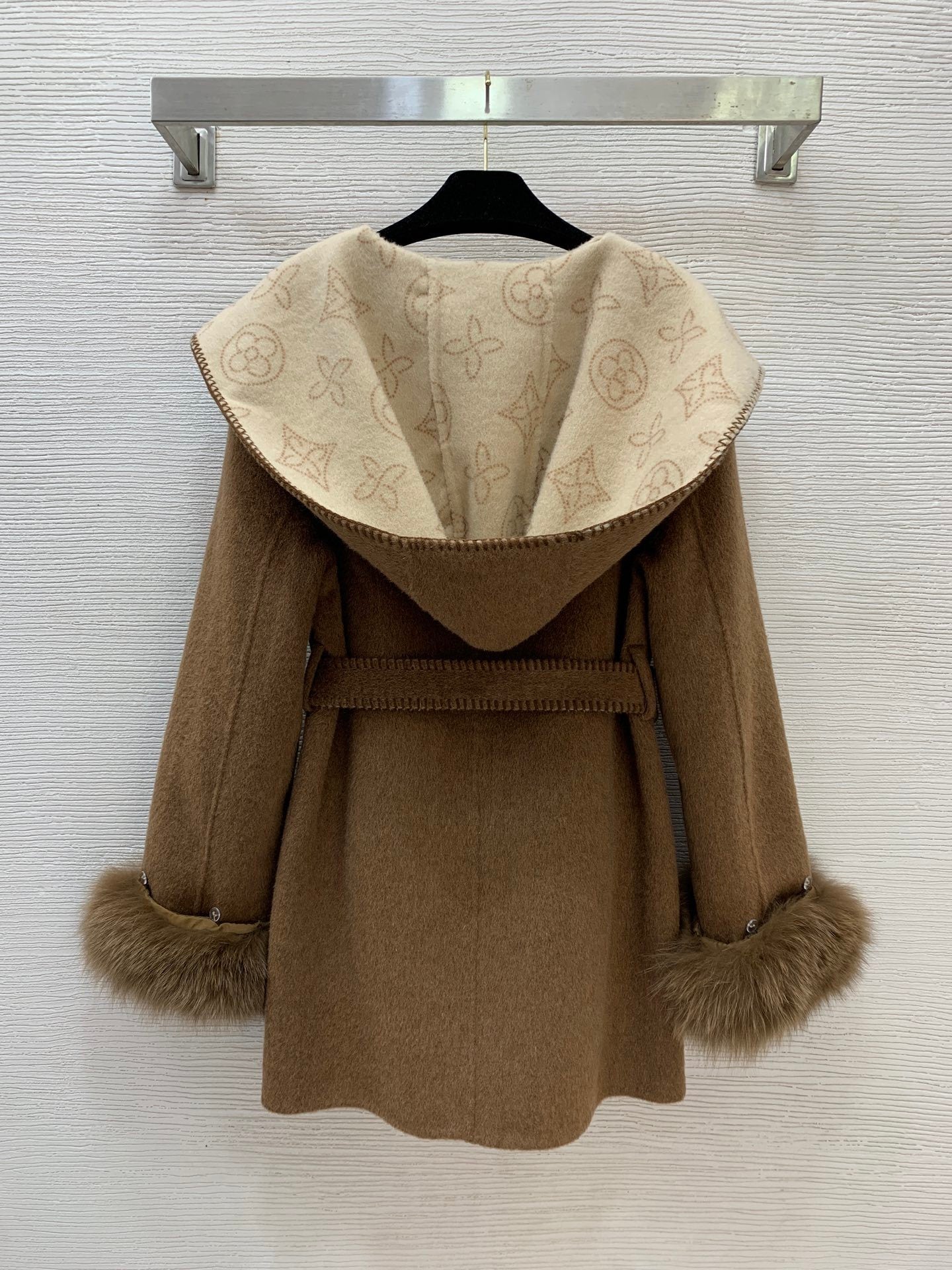 BELTED HOODED COAT WITH FUR-TRIM SLEEVES