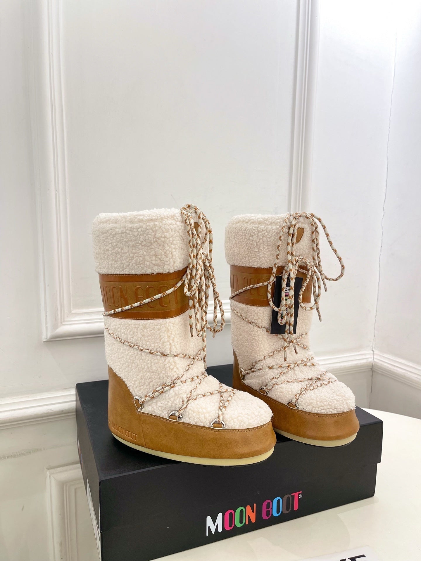 CREAM FAUX FUR LINED WINTER BOOTS WITH TAN SUEDE EFFECT SOLE