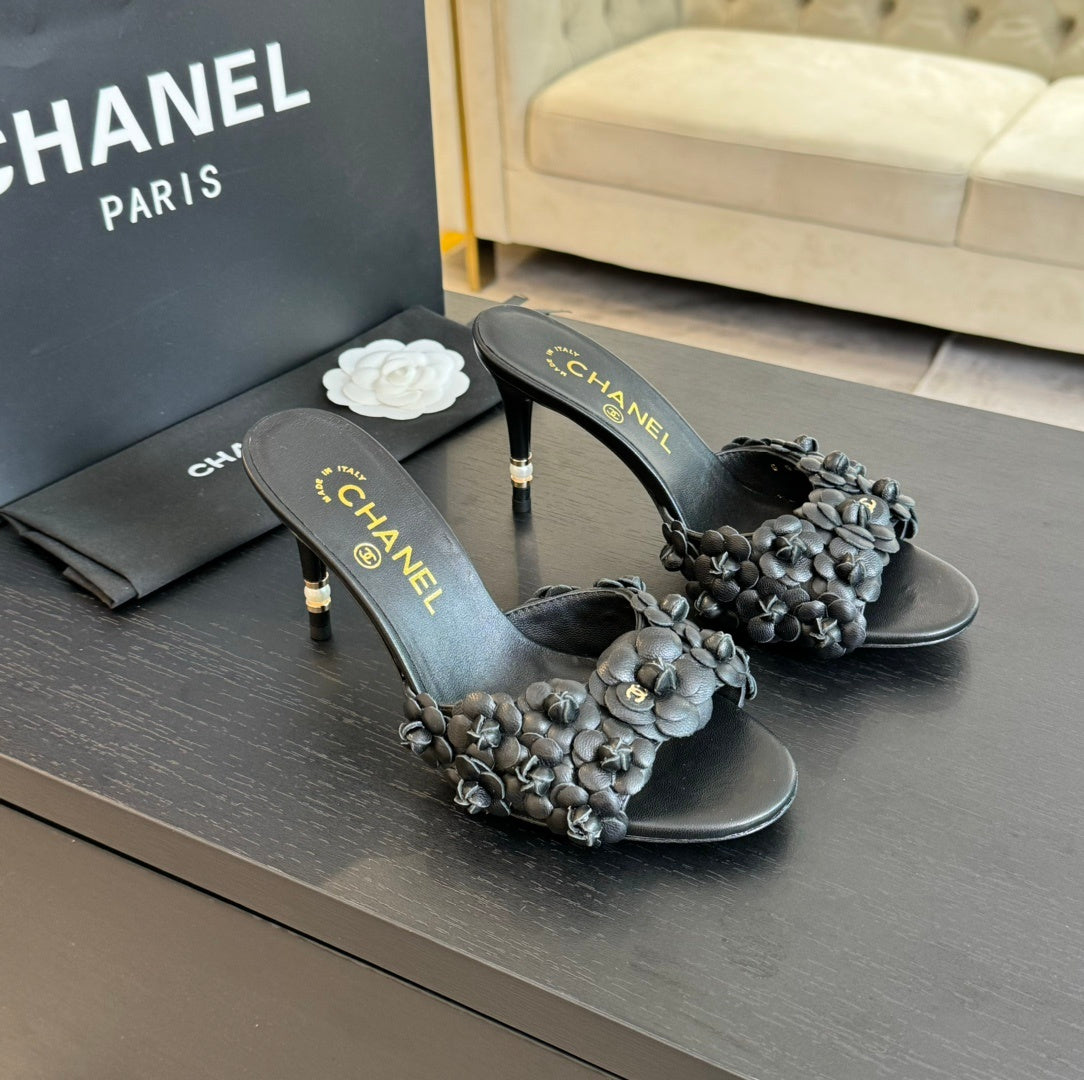 FLORAL BLACK HEELS