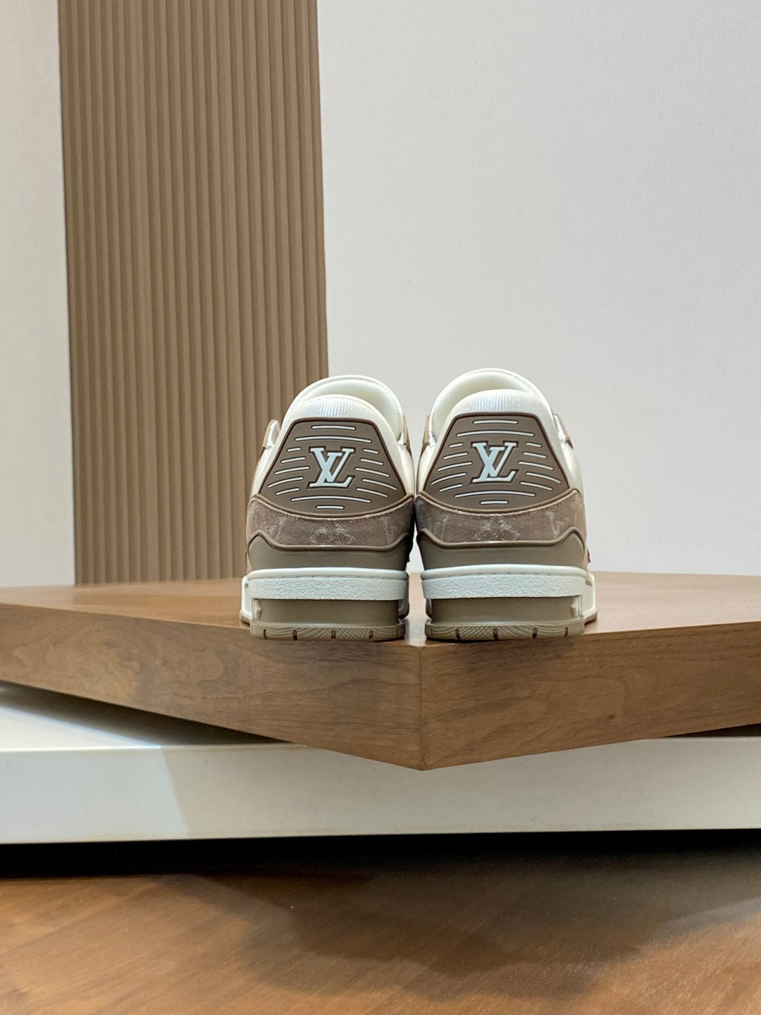 TWO-TONE LOW-TOP SNEAKERS