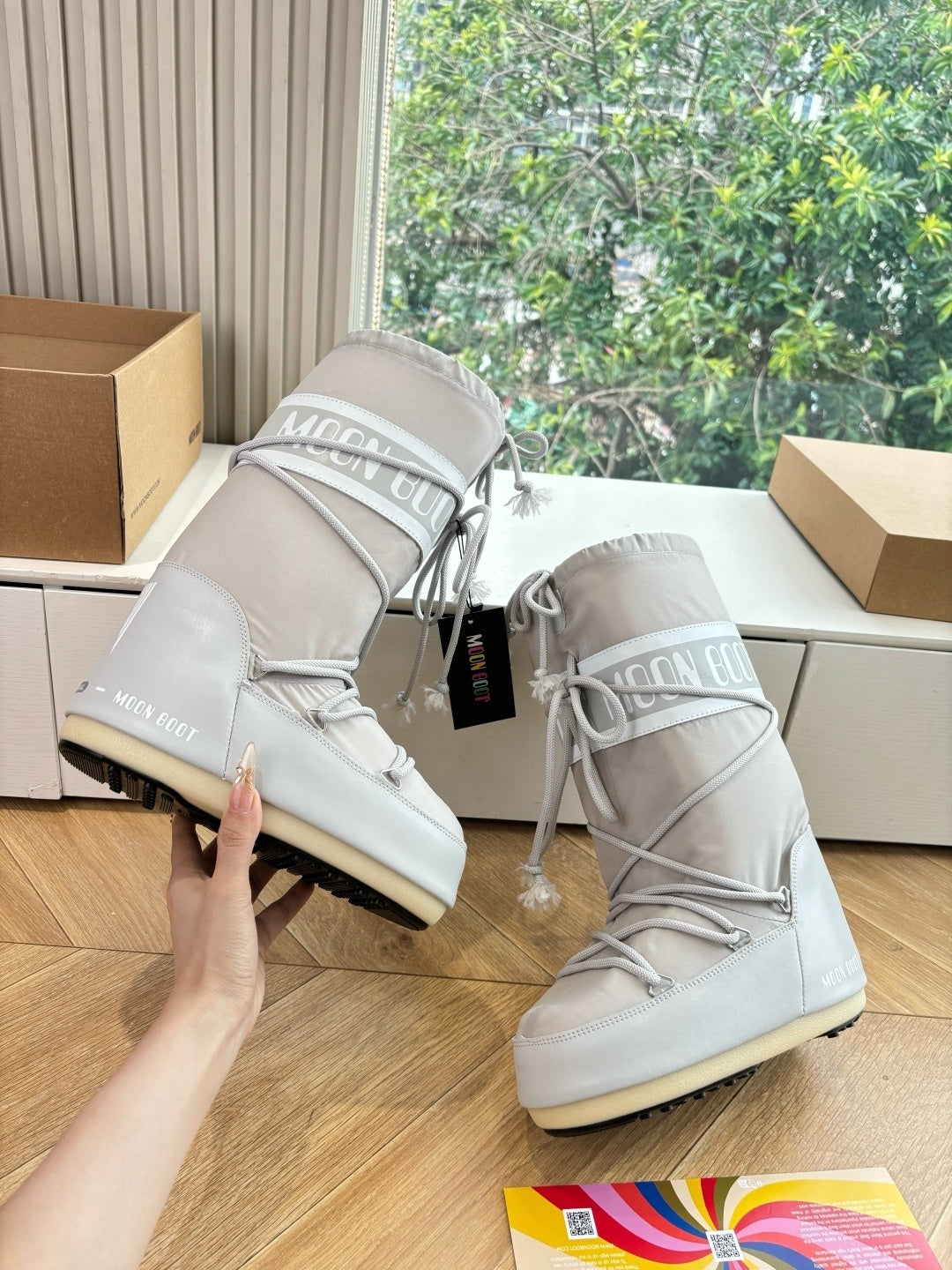 LIGHT GREY INSULATED WINTER BOOTS