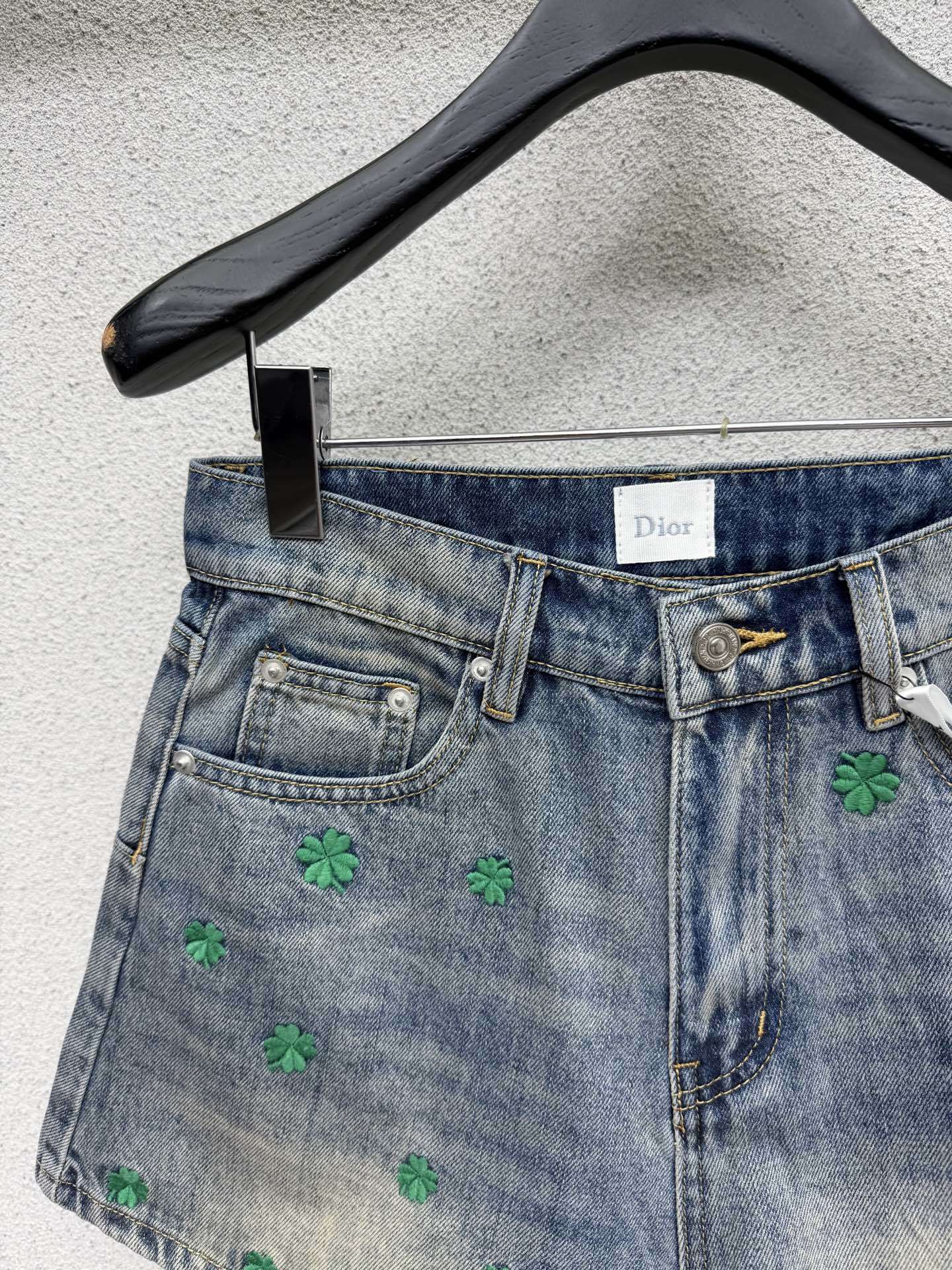 BLUE DENIM SHORTS WITH FLORAL EMBROIDERY