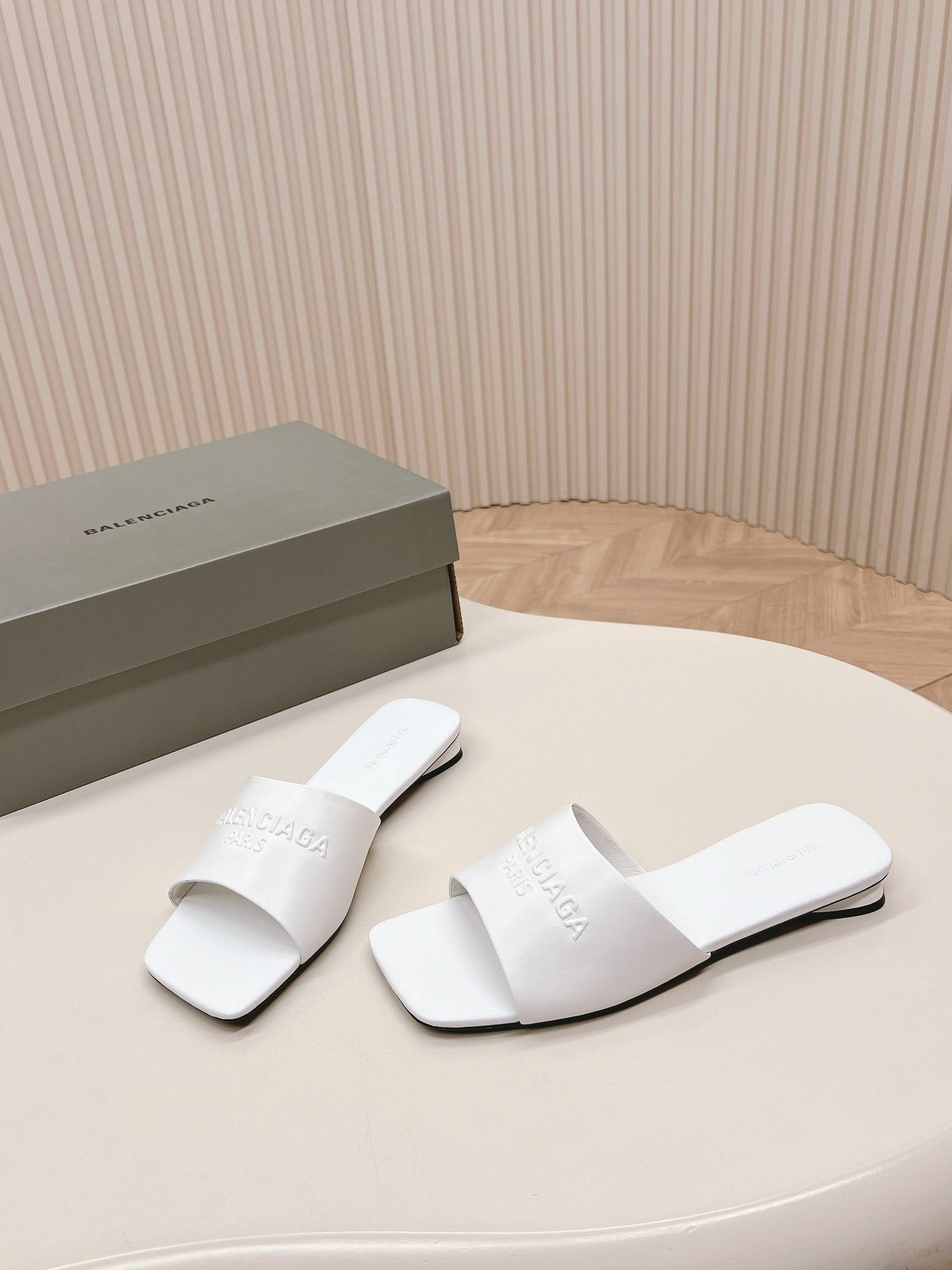 WHITE MINIMAL FLAT MULES