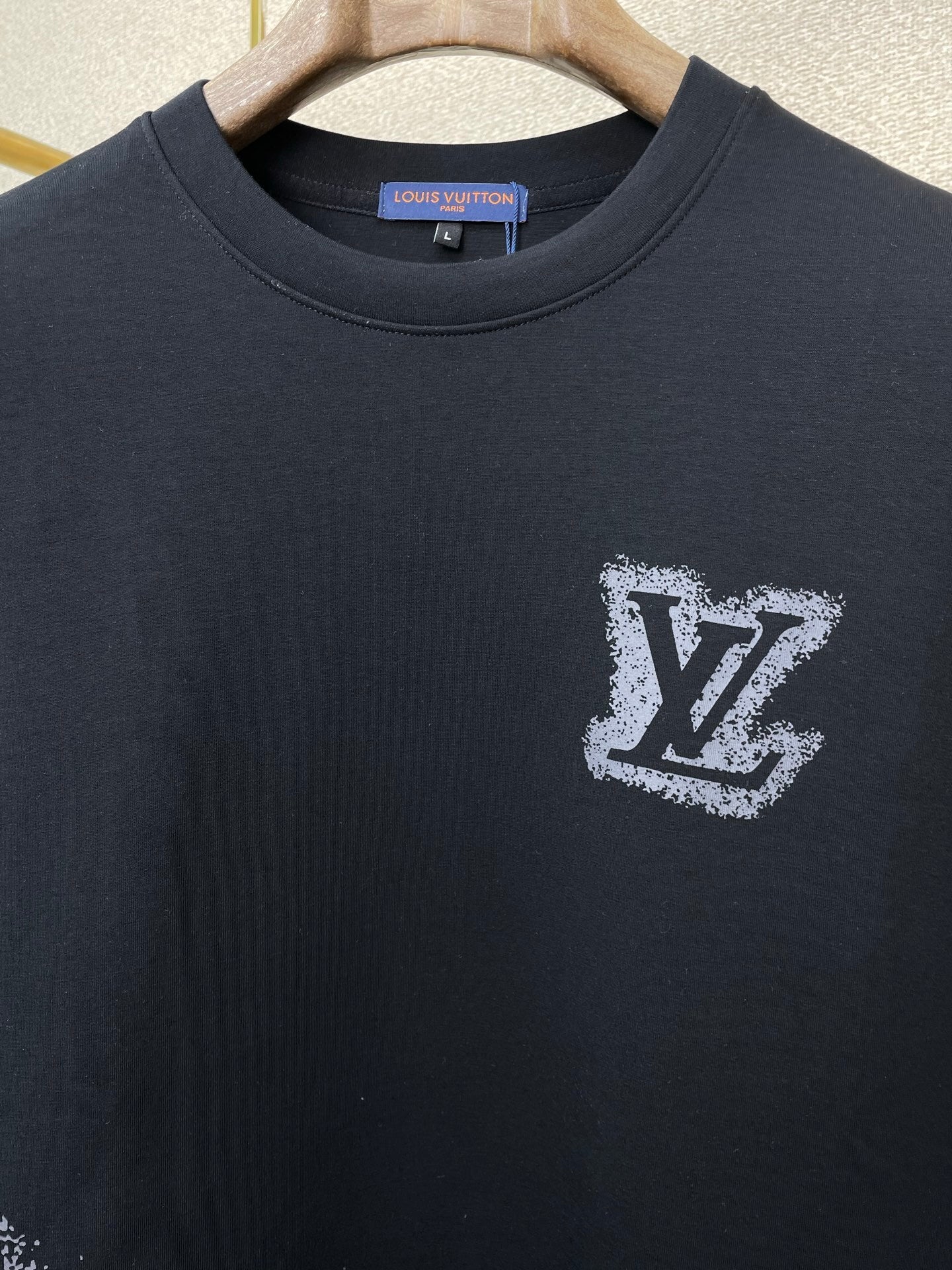 MINIMAL GRAPHIC CREWNECK SWEATSHIRT