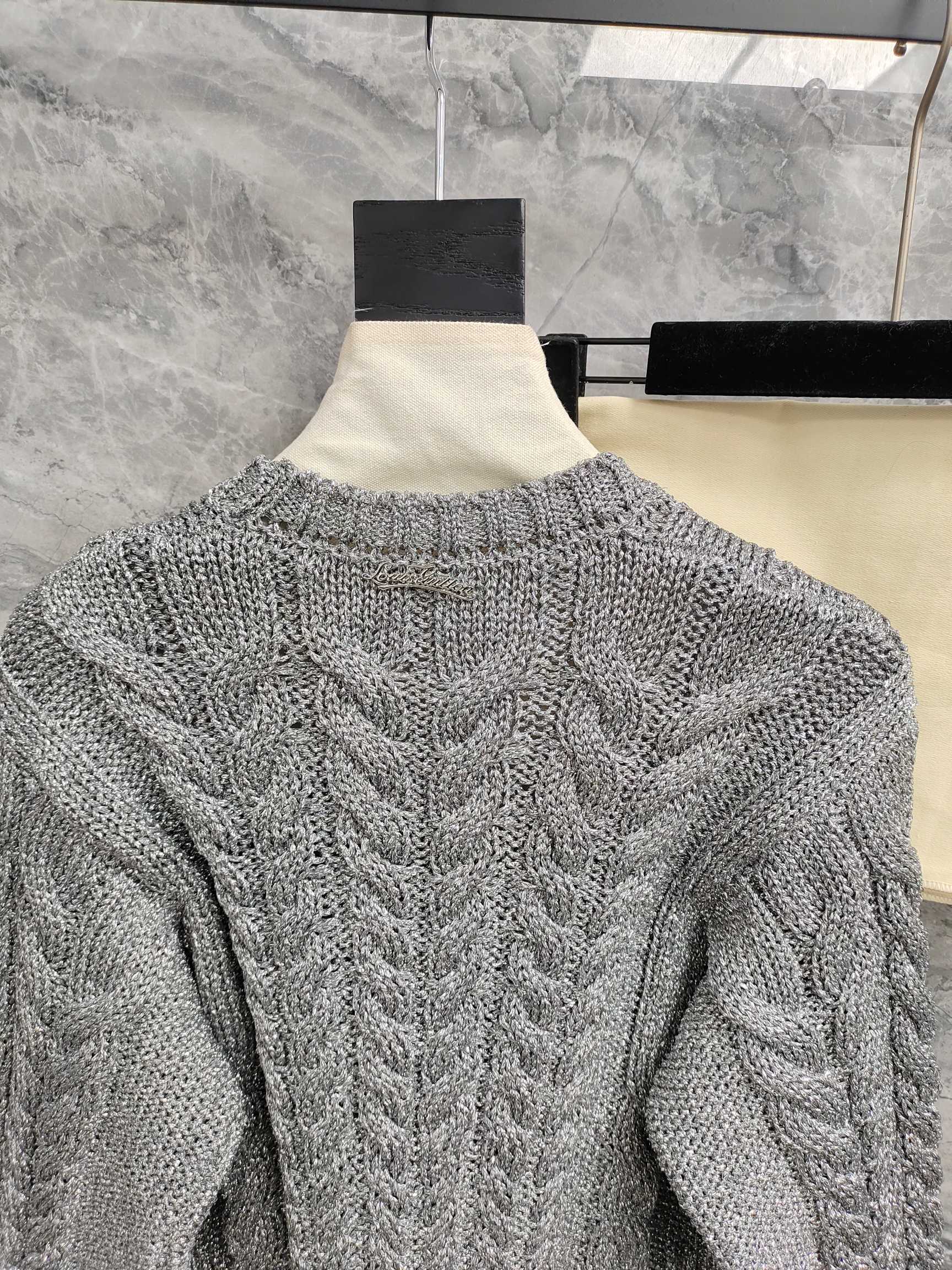 CROPPED CABLE KNIT CARDIGAN