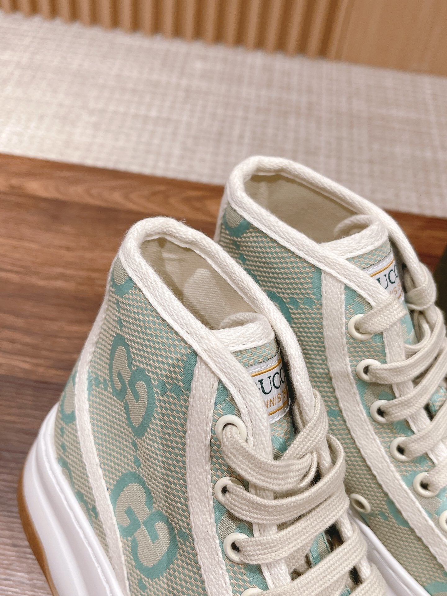 MINT HIGH-TOP CASUAL SNEAKERS