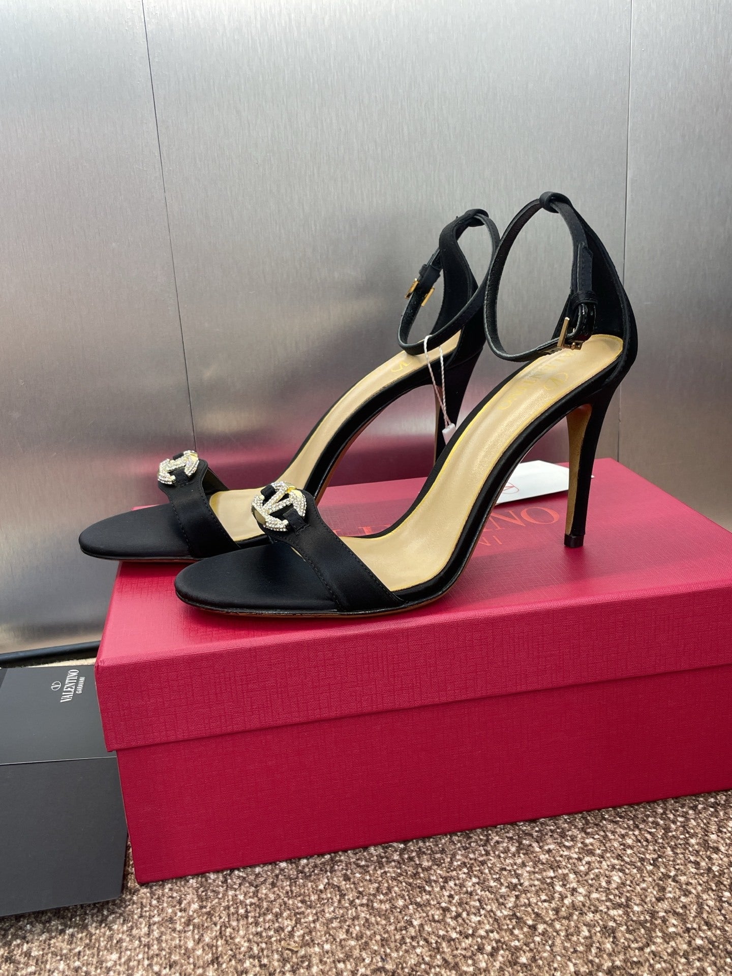 EMBELLISHED ANKLE-STRAP HIGH HEEL SANDALS – BLACK