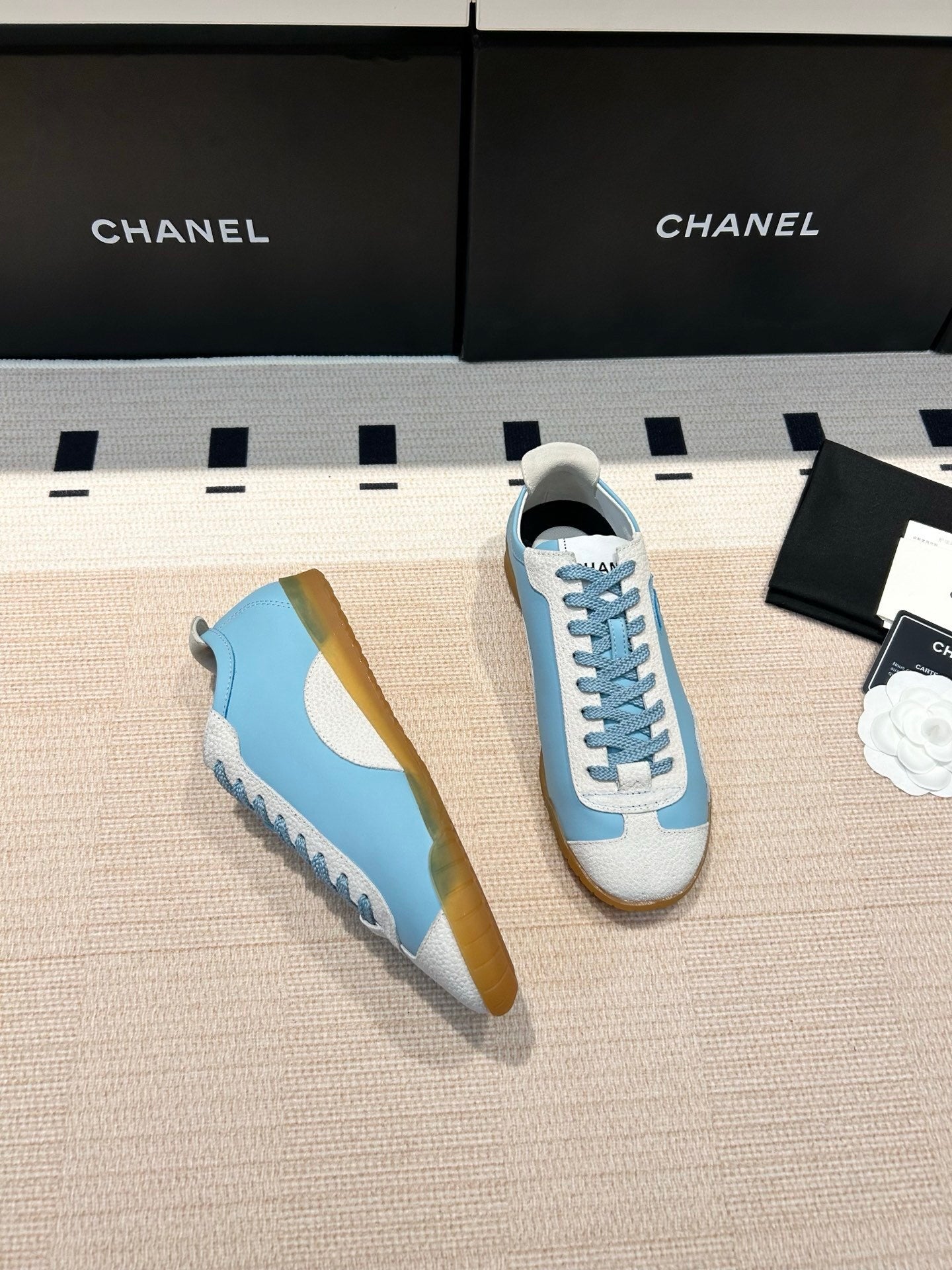 LOGO PANEL LOW-TOP SNEAKERS