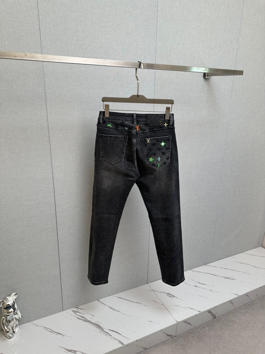 BLACK DENIM JEANS WITH EMBROIDERED BACK POCKET DETAILS