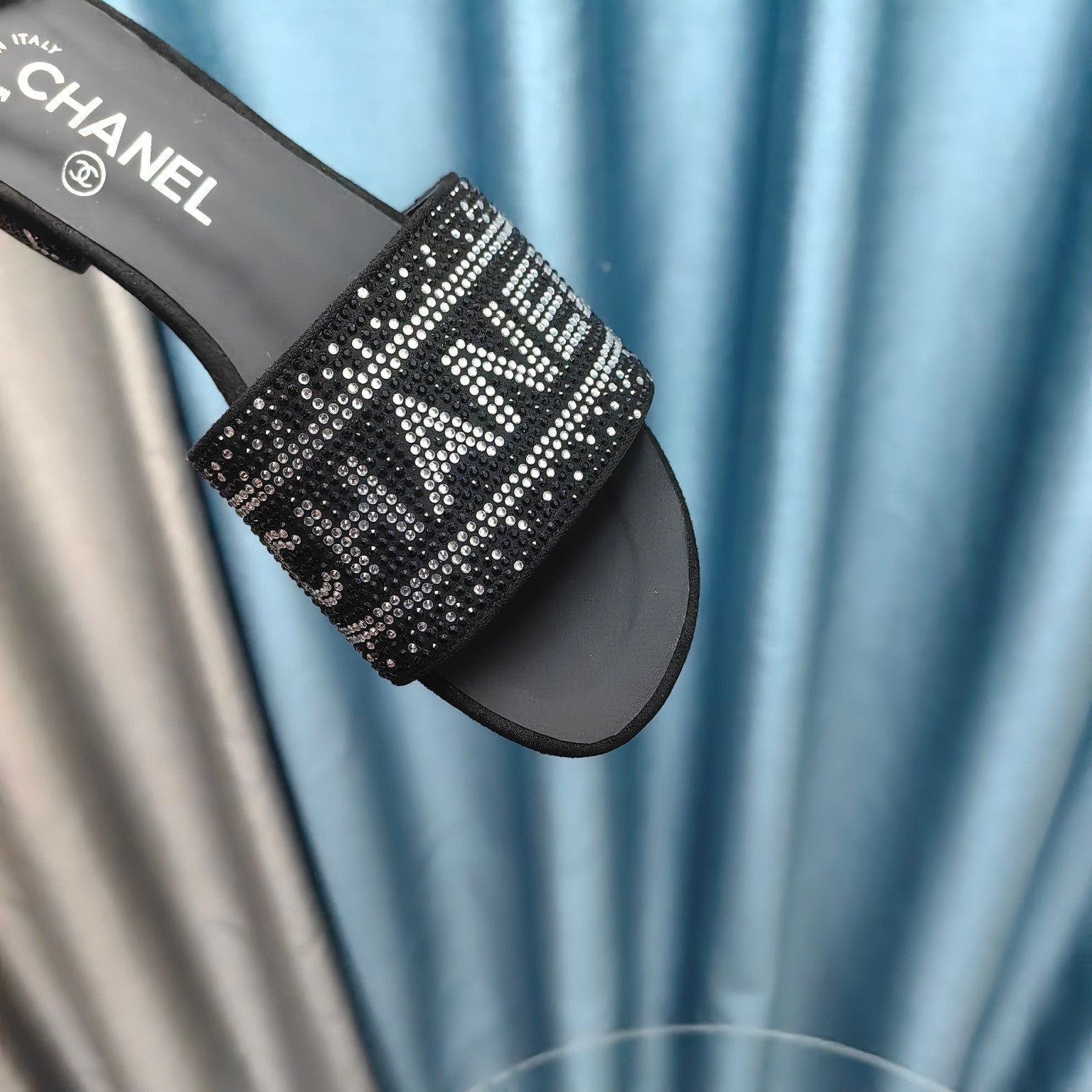 BLACK CRYSTAL SLIDES