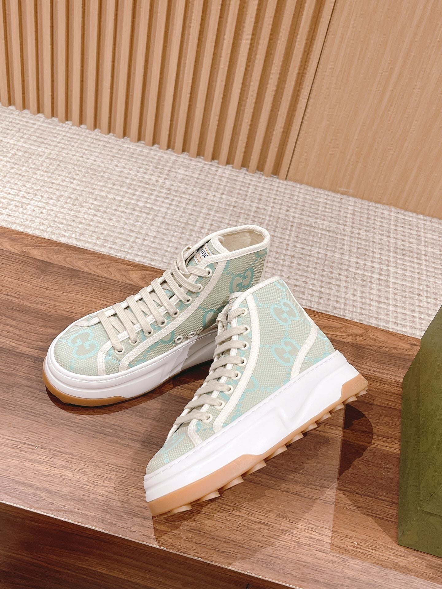 MINT HIGH-TOP CASUAL SNEAKERS