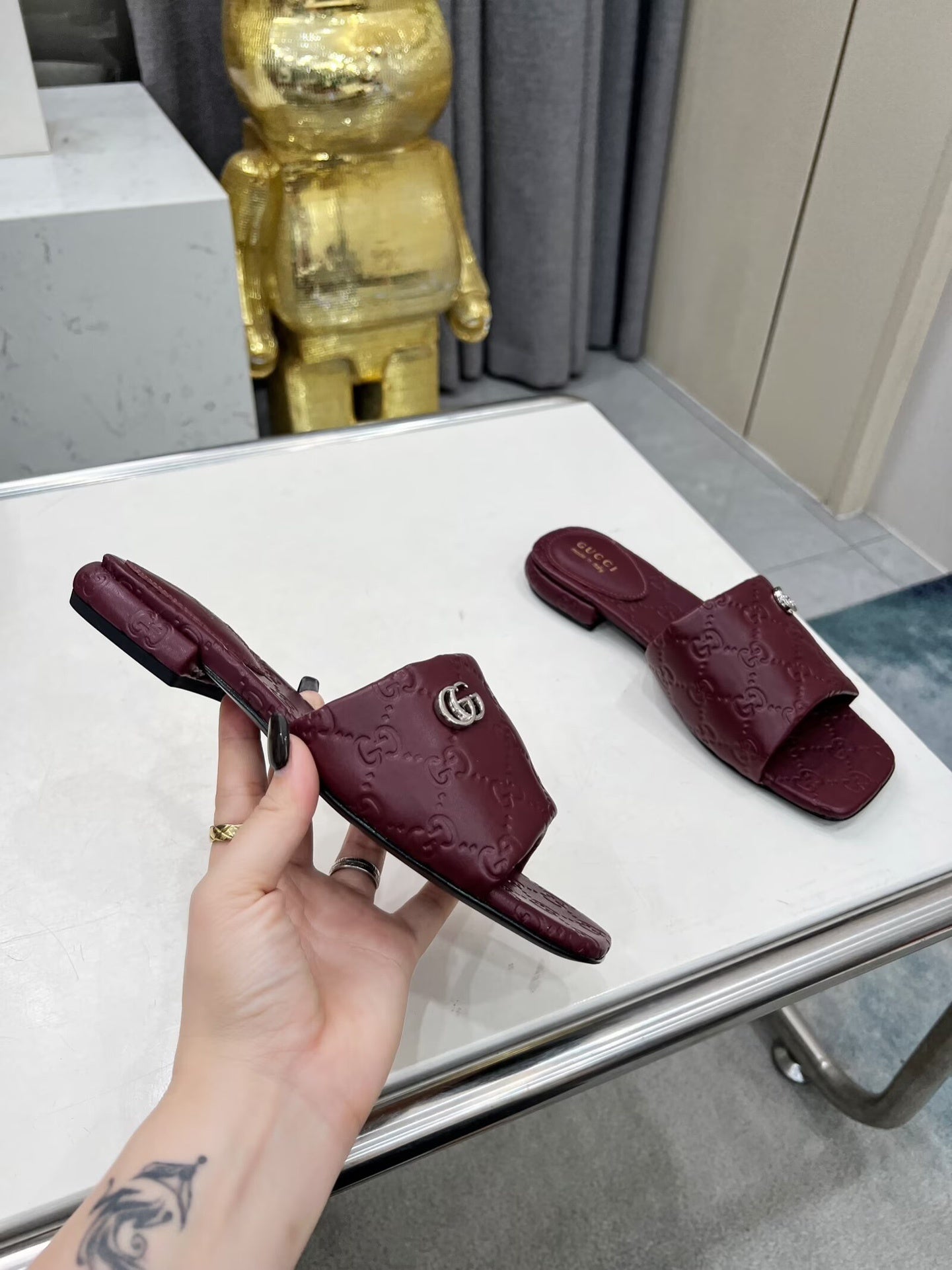 BURGUNDY EMBOSSED LOGO SLIDE SANDALS WITH METAL DETAIL